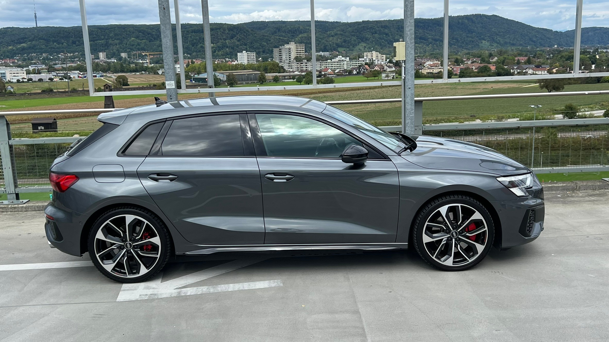 listing desktop thumbnail image 4