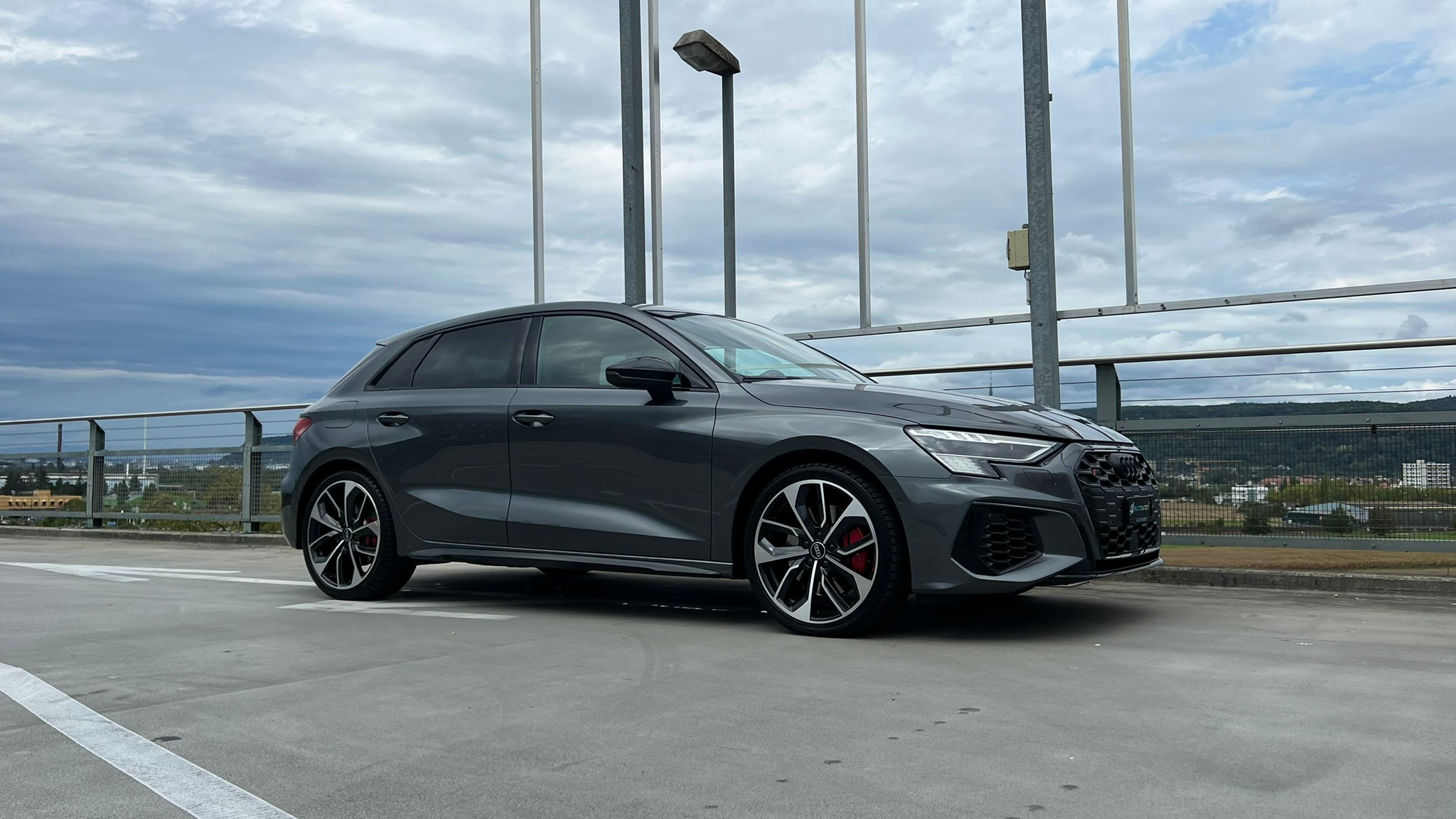 listing desktop thumbnail image 10