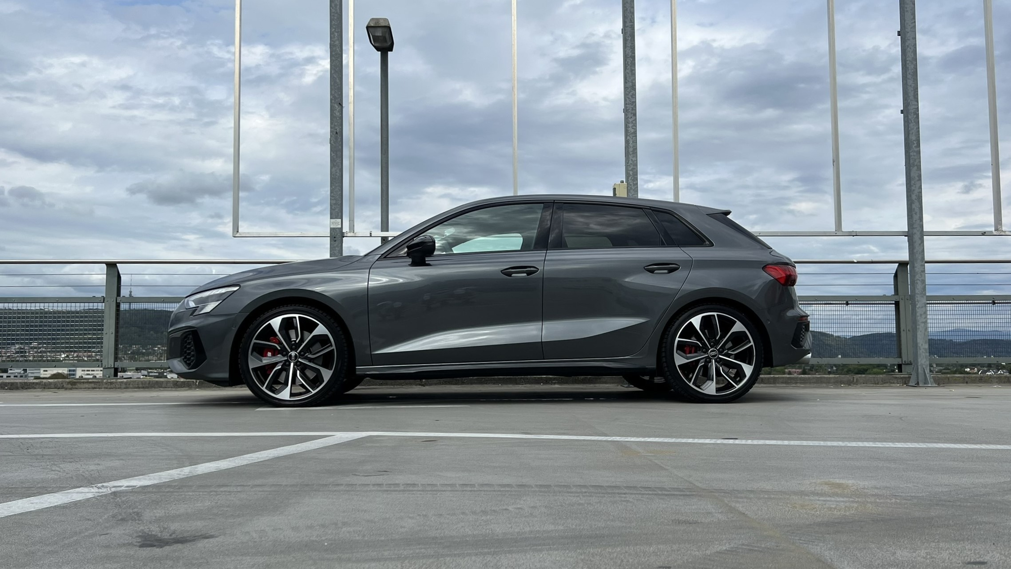 listing desktop thumbnail image 1