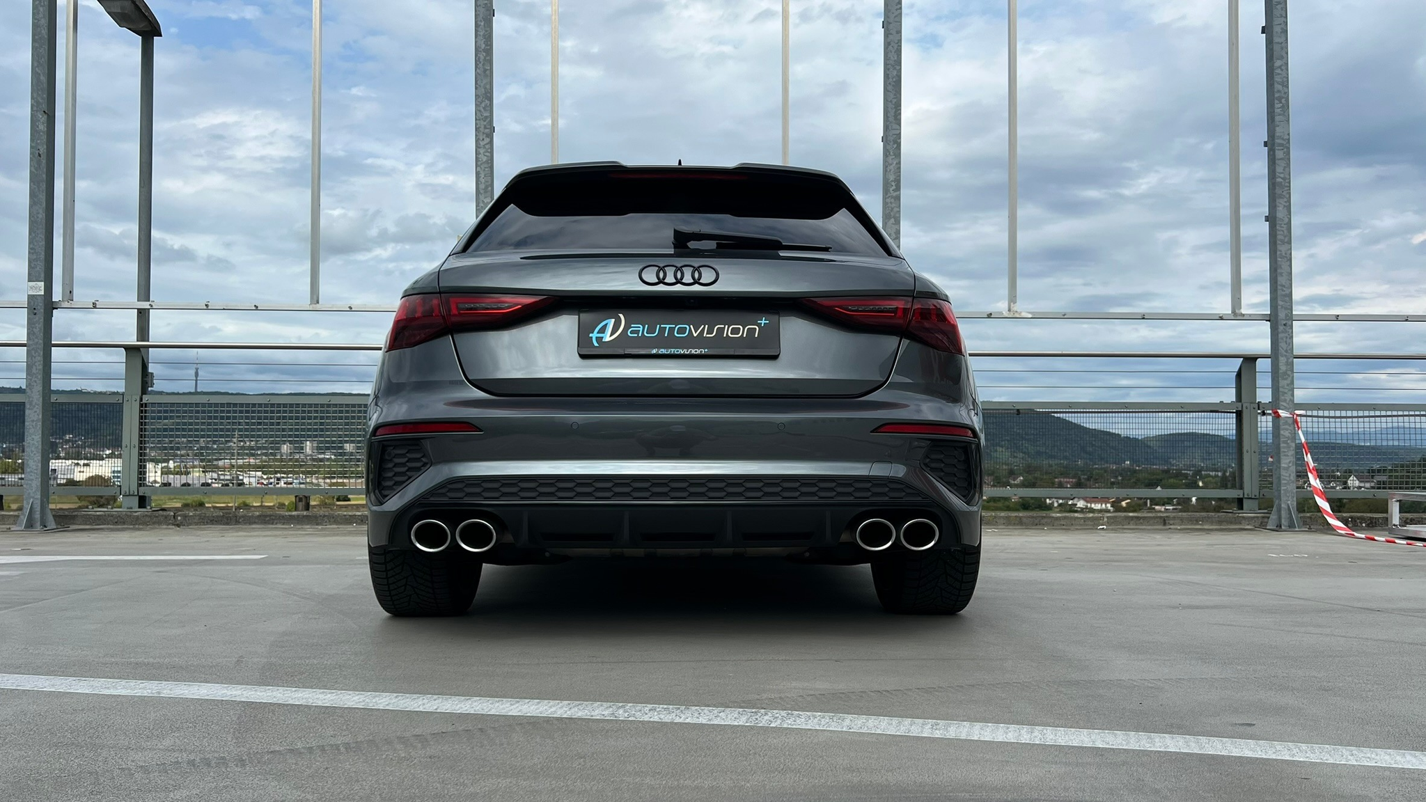 listing desktop thumbnail image 9