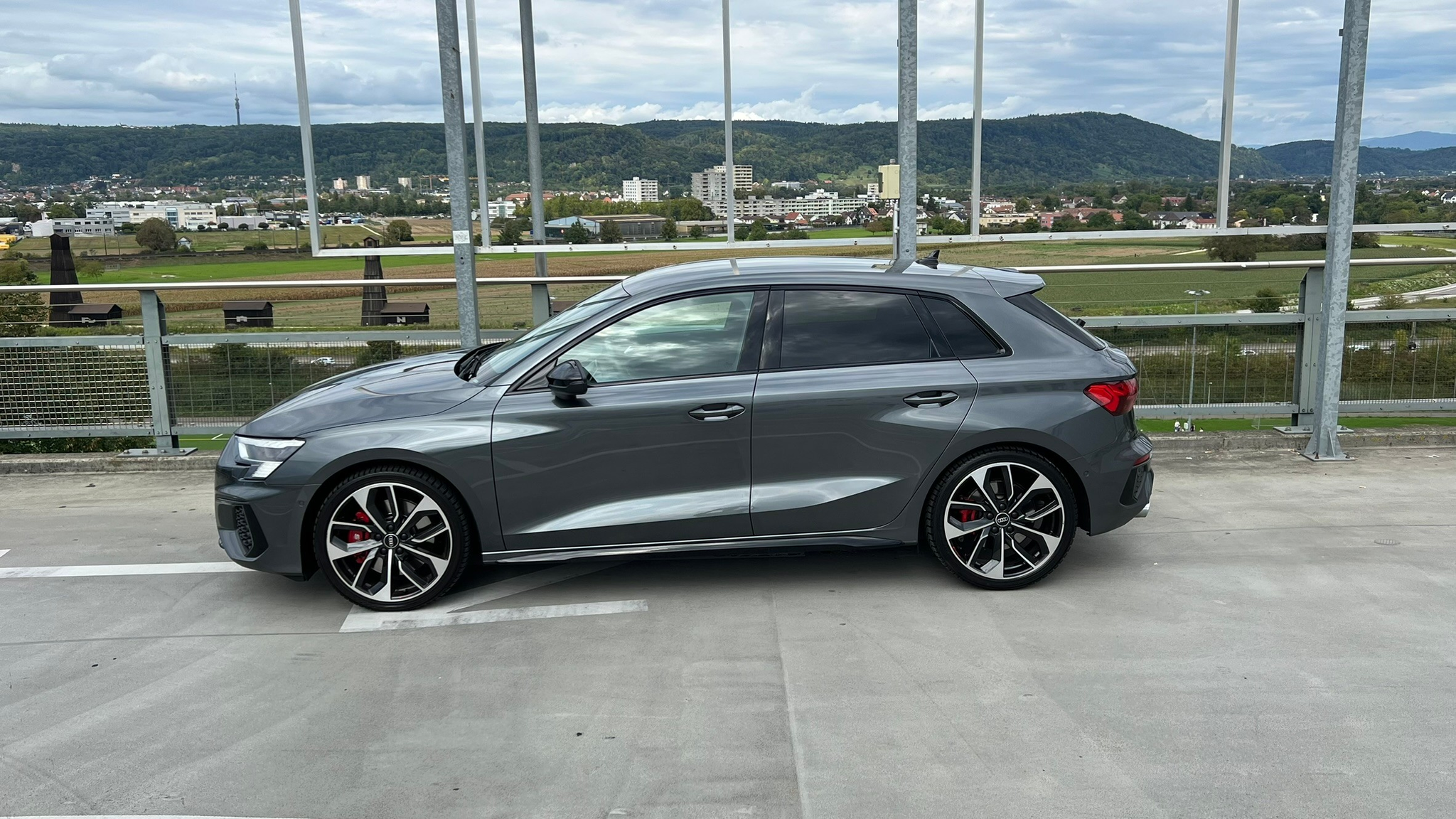 listing desktop thumbnail image 5