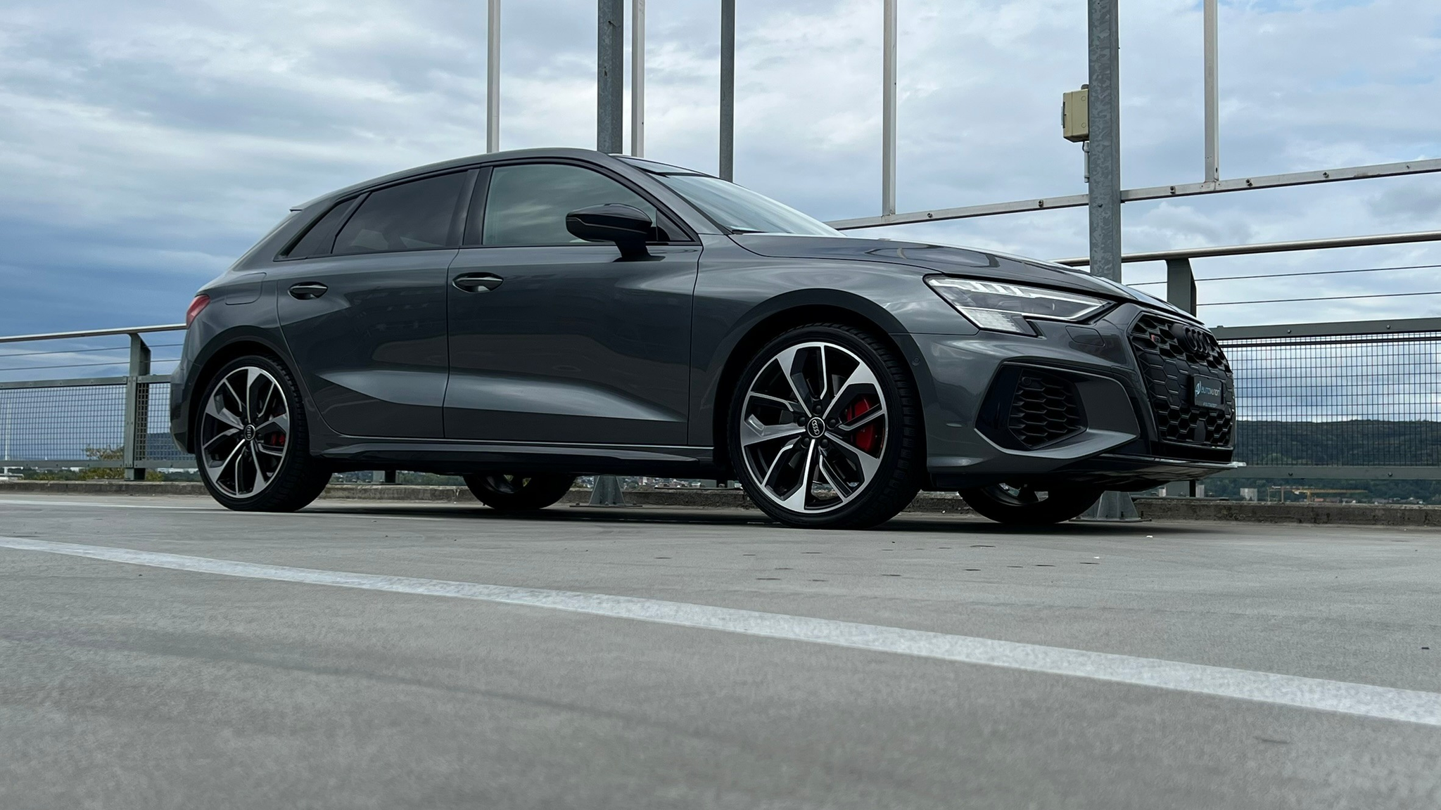 listing desktop thumbnail image 13