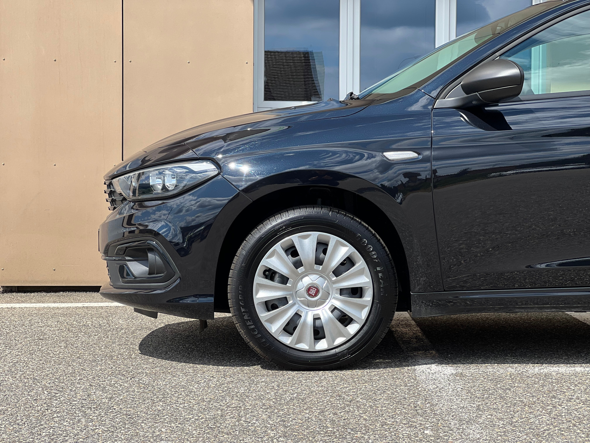 listing desktop thumbnail image 8