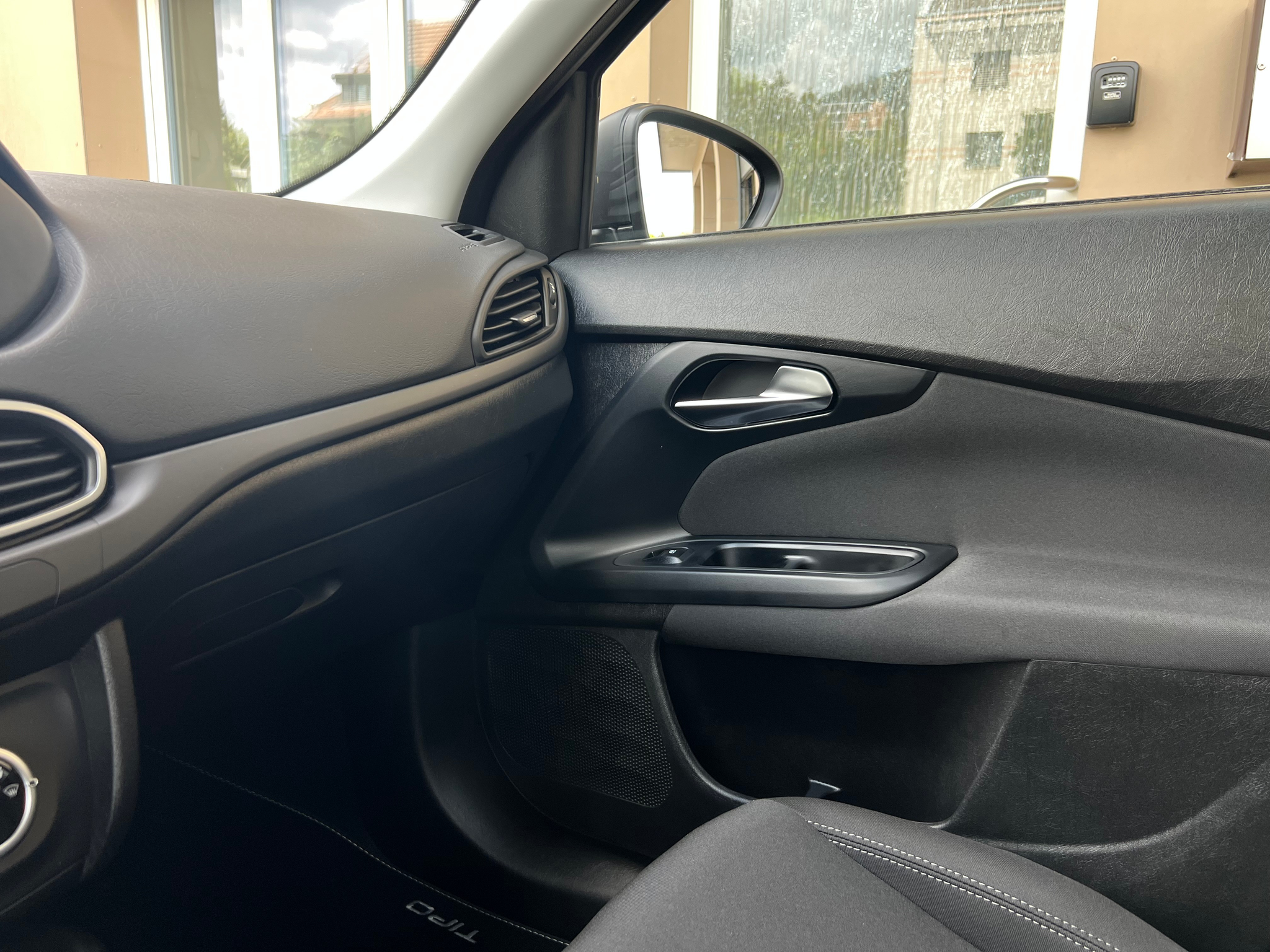 listing desktop thumbnail image 19