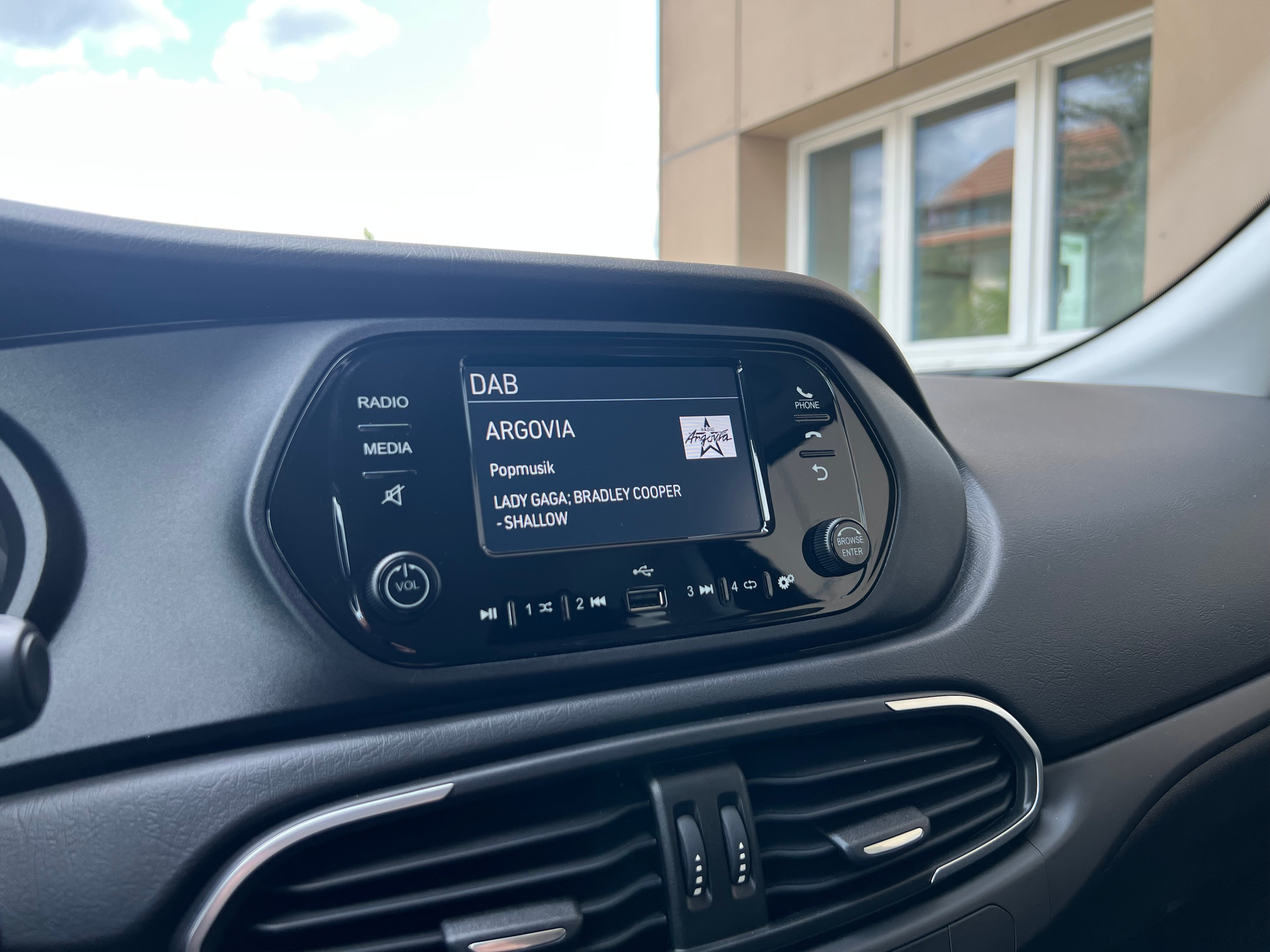 listing desktop thumbnail image 17