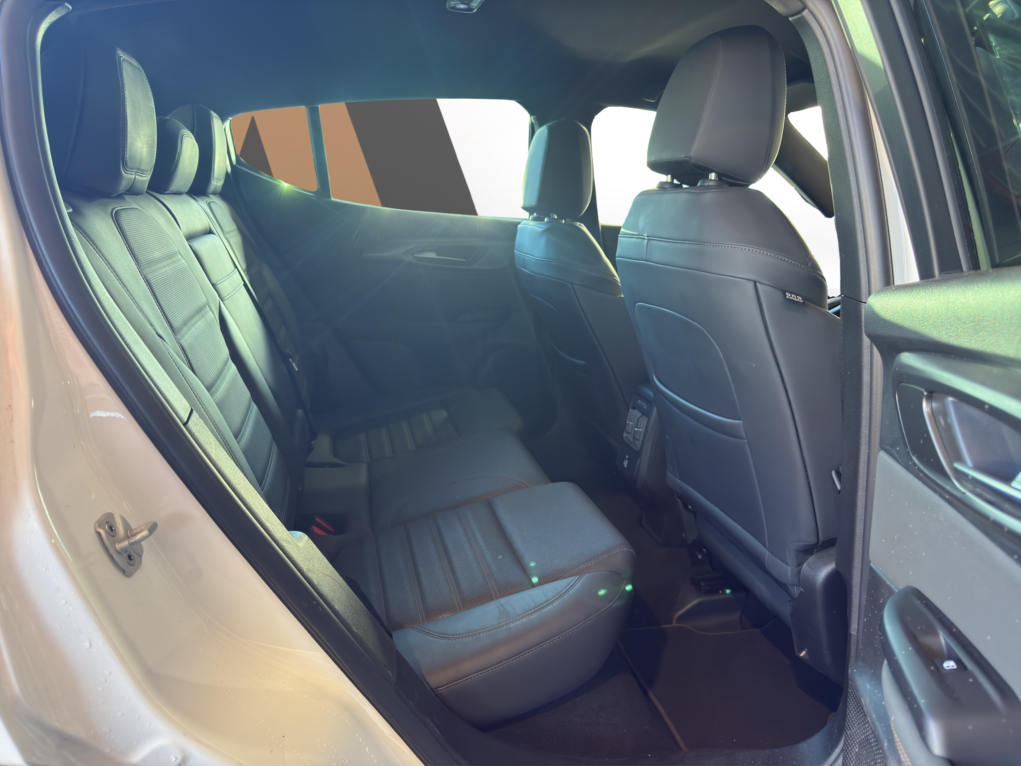 listing desktop thumbnail image 11