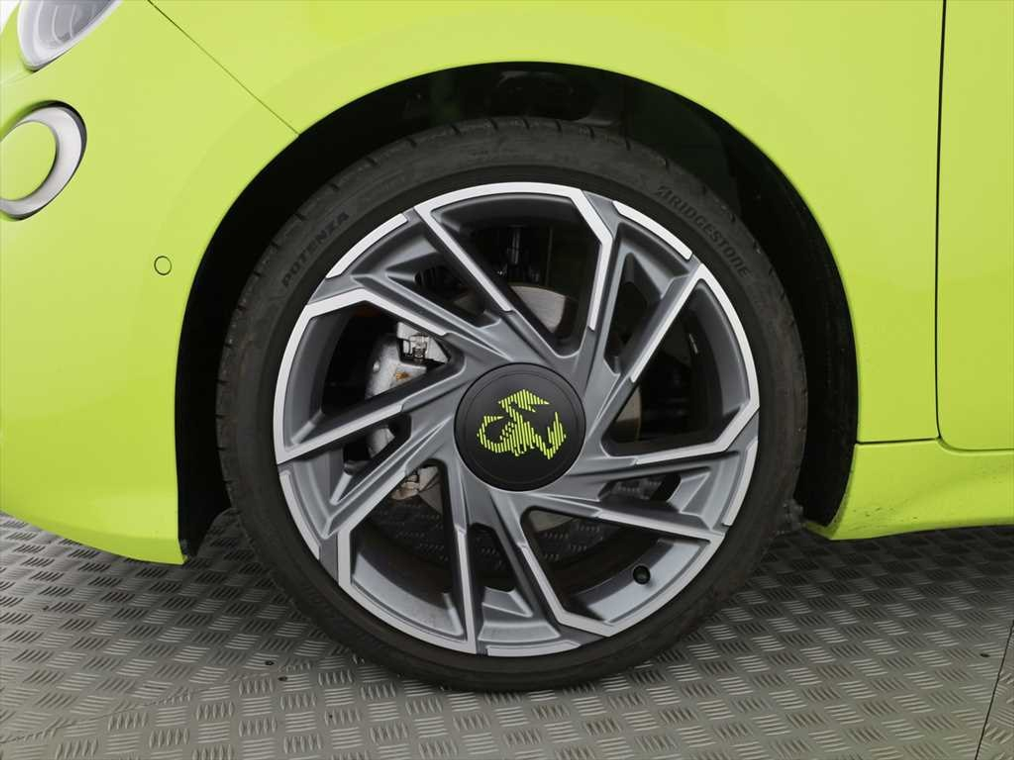 listing desktop thumbnail image 3