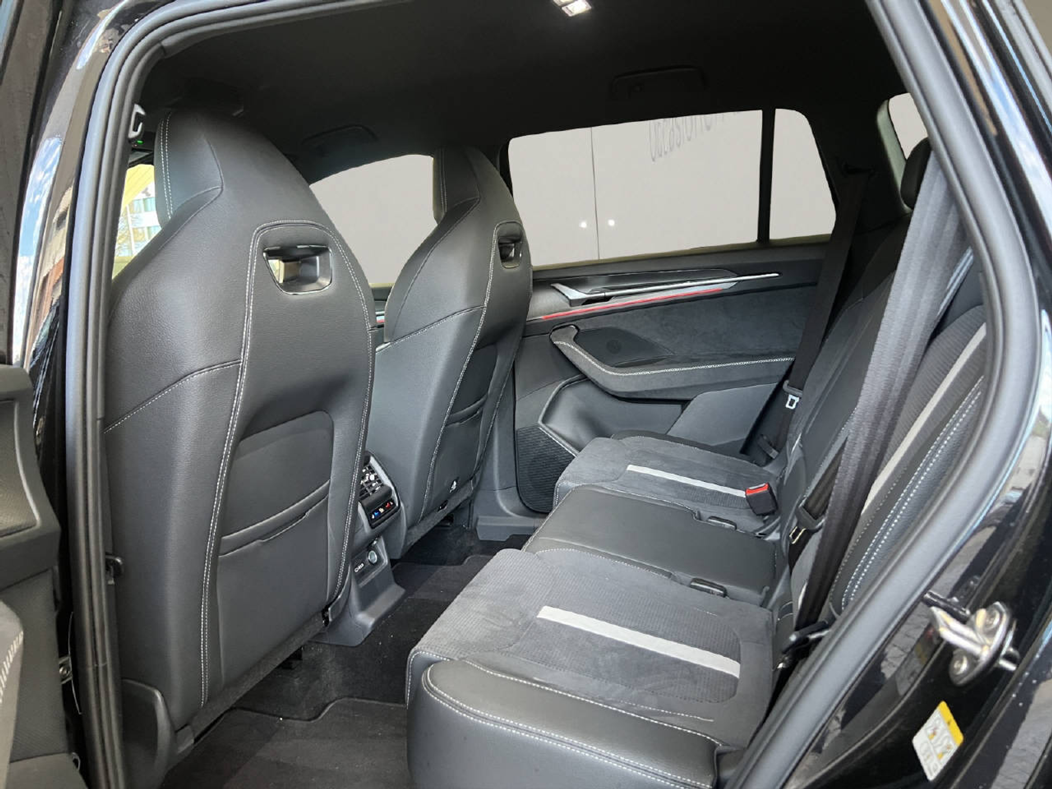 listing desktop thumbnail image 19