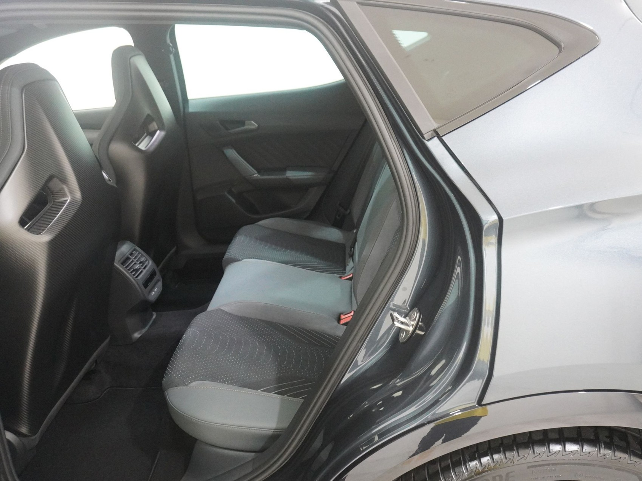 listing desktop thumbnail image 18