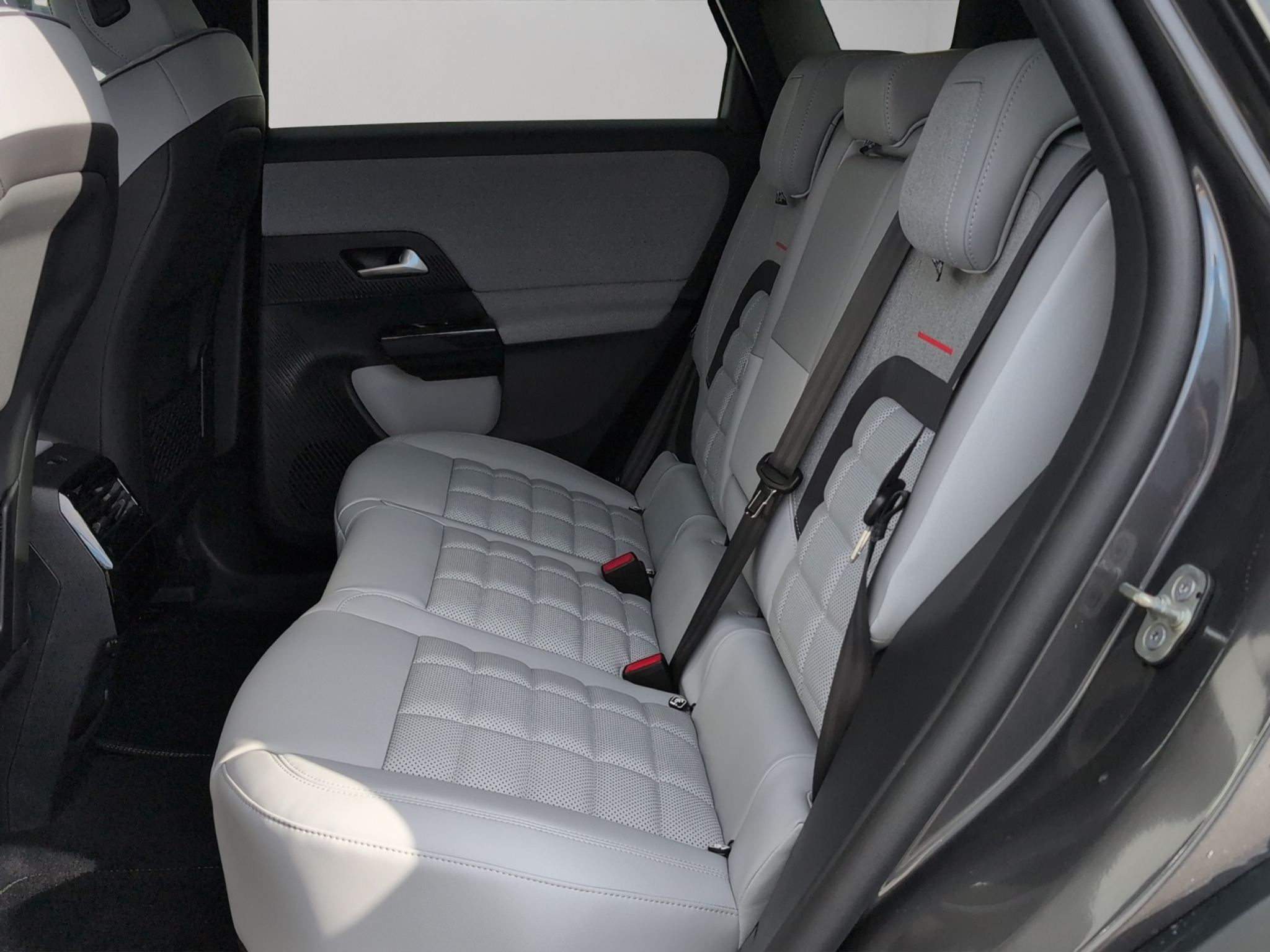 listing desktop thumbnail image 14