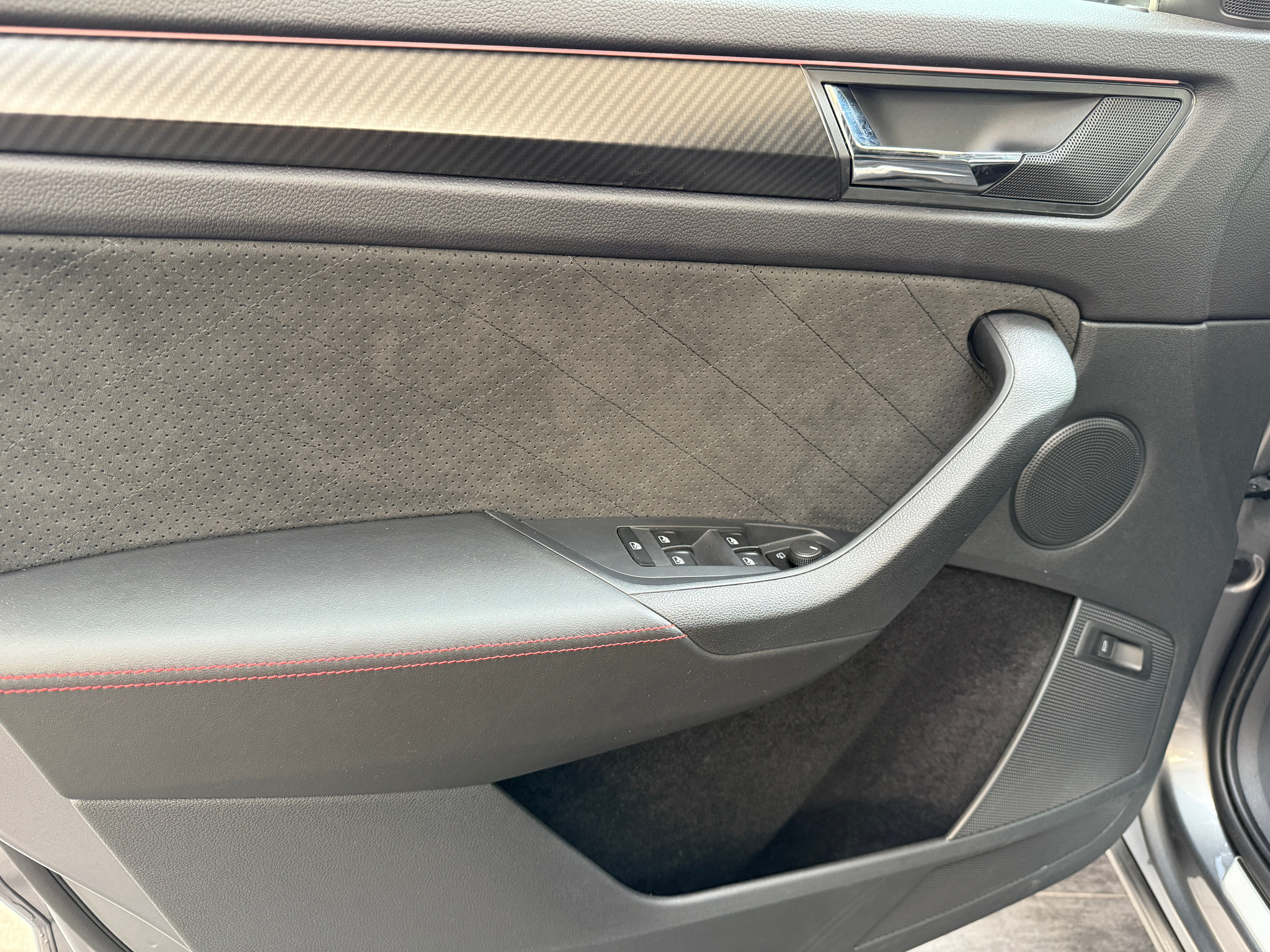 listing desktop thumbnail image 12