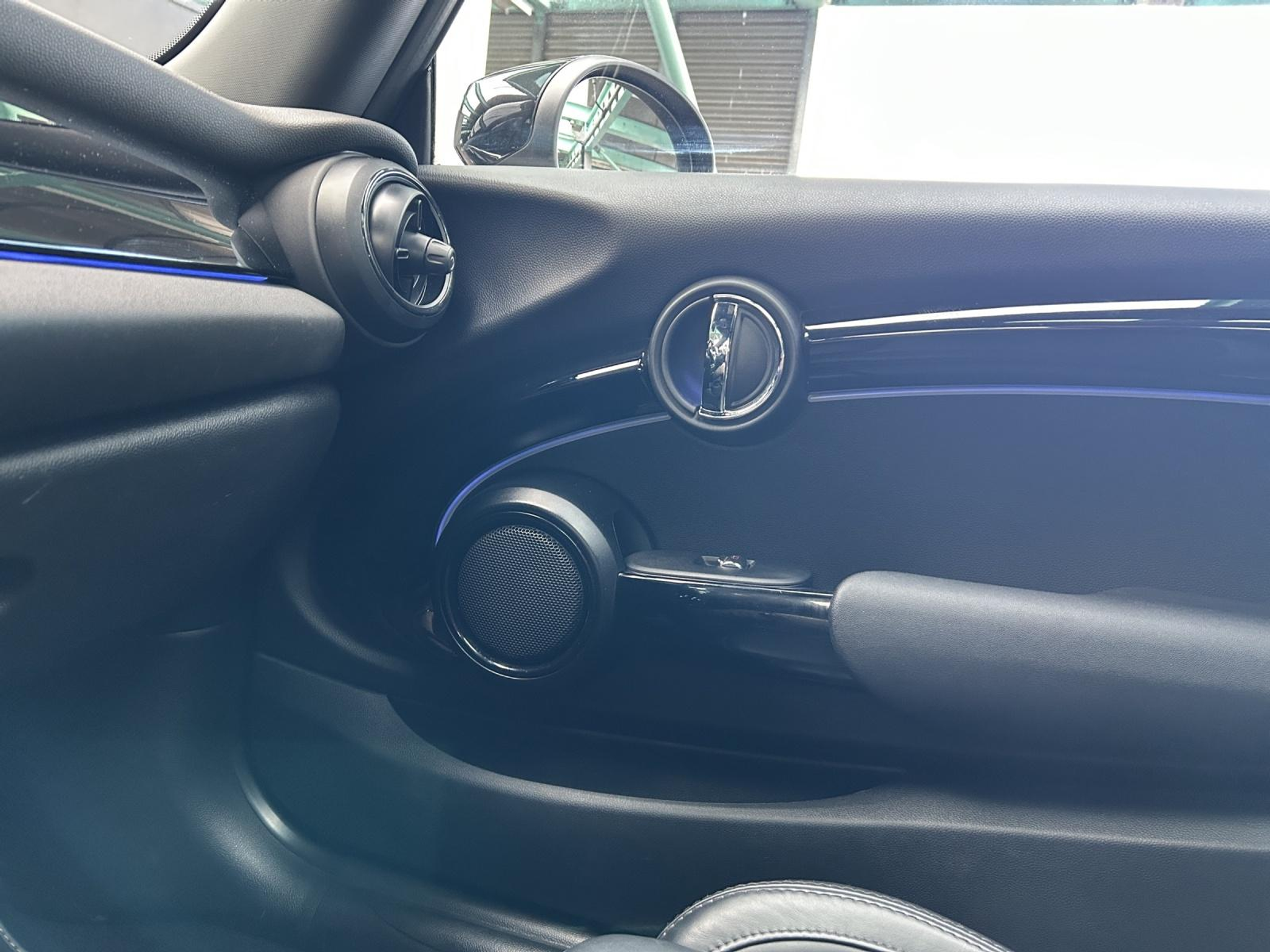 listing desktop thumbnail image 17