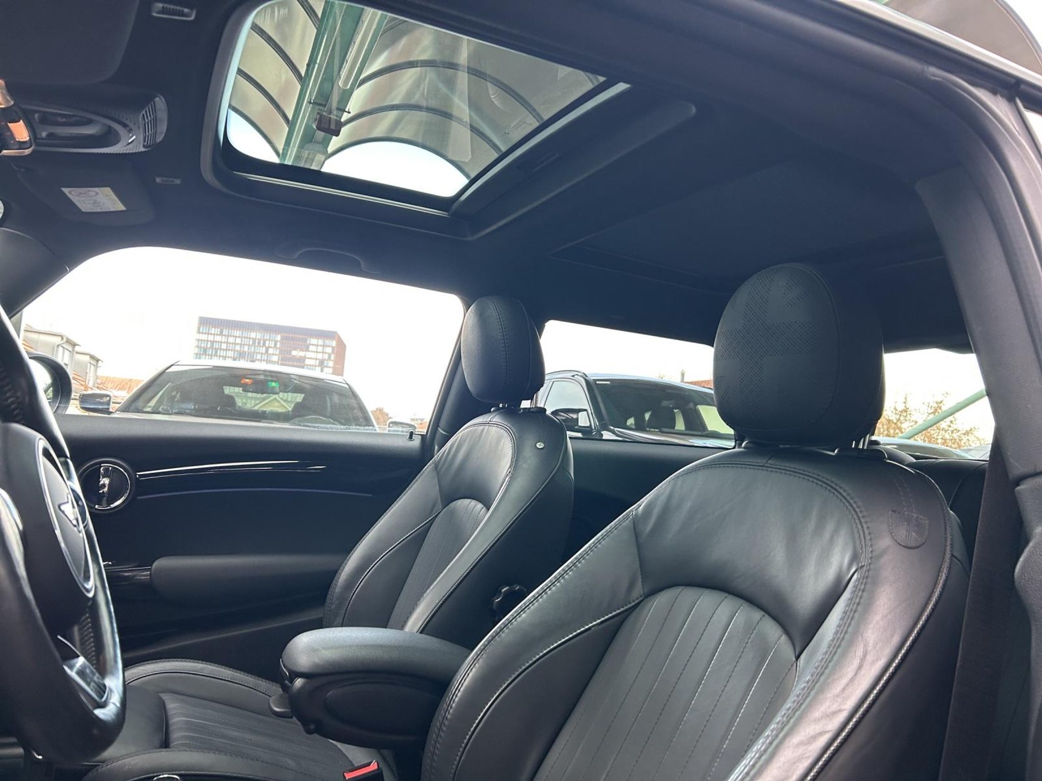 listing desktop thumbnail image 13