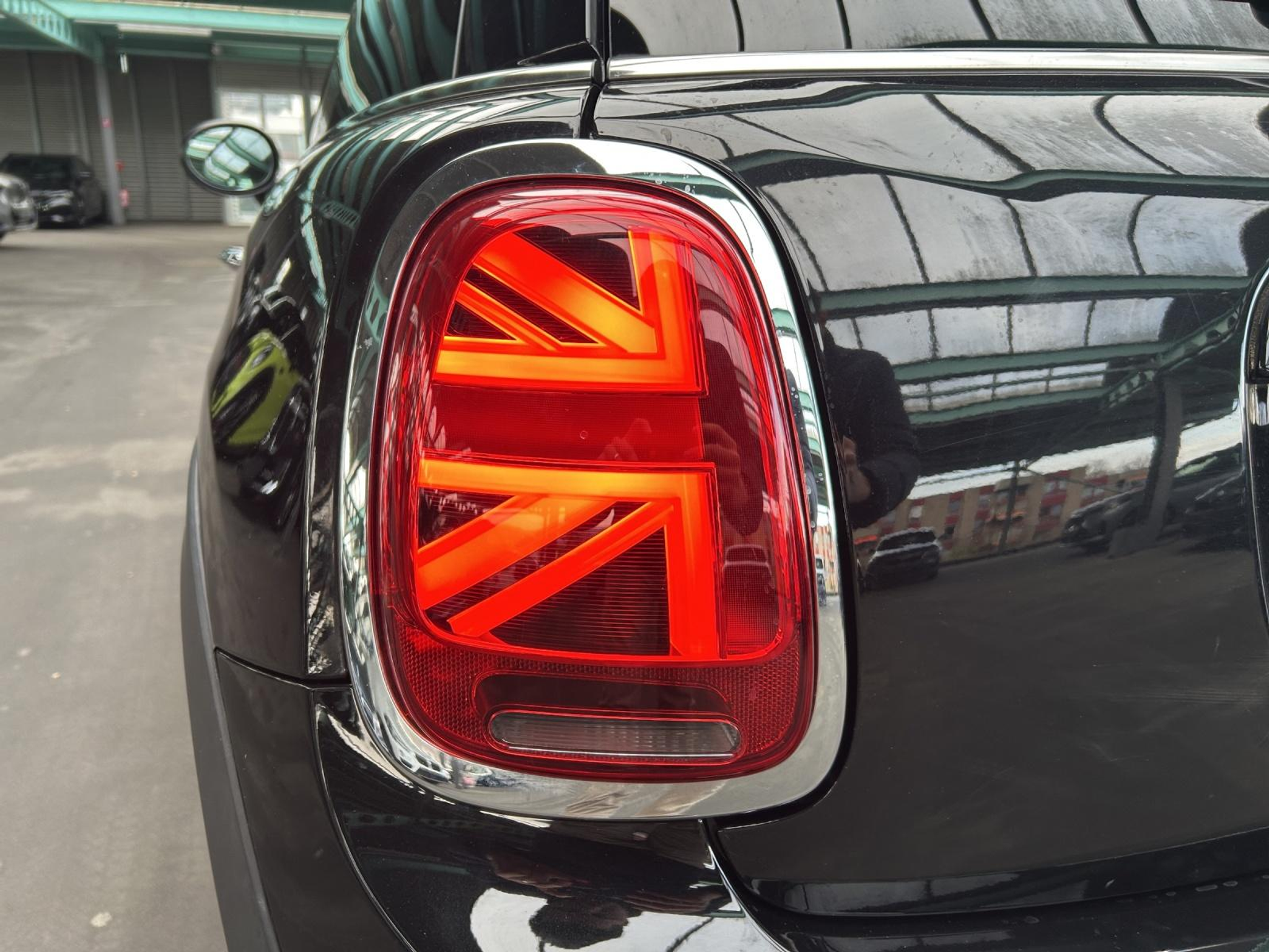 listing desktop thumbnail image 18