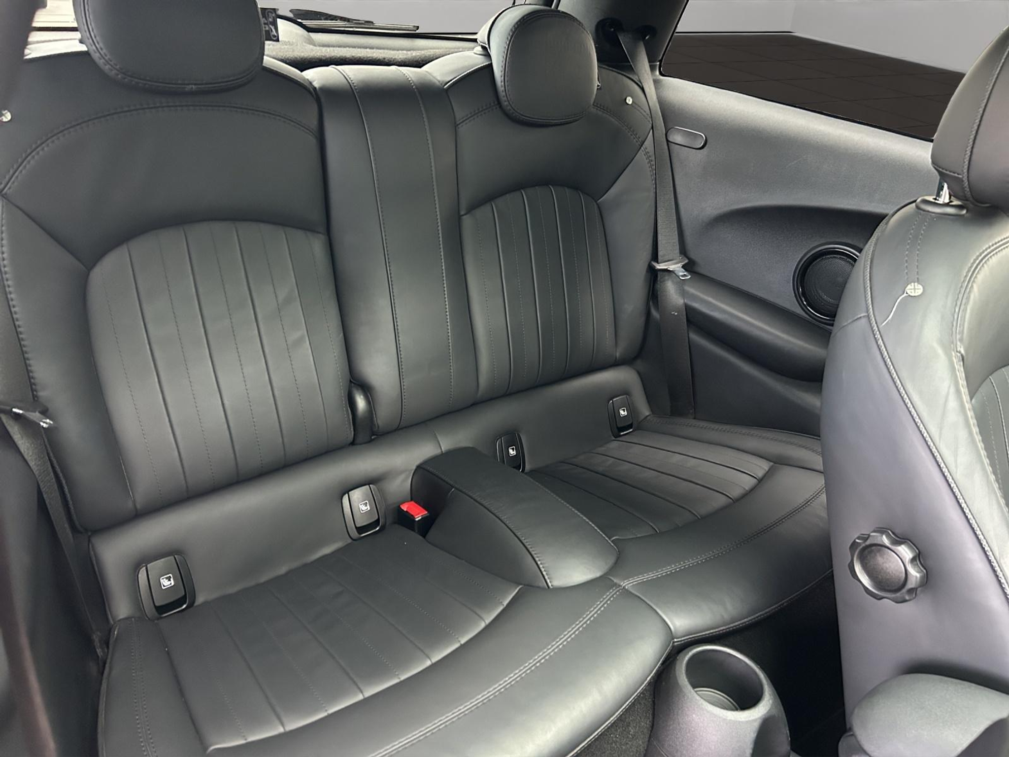 listing desktop thumbnail image 11