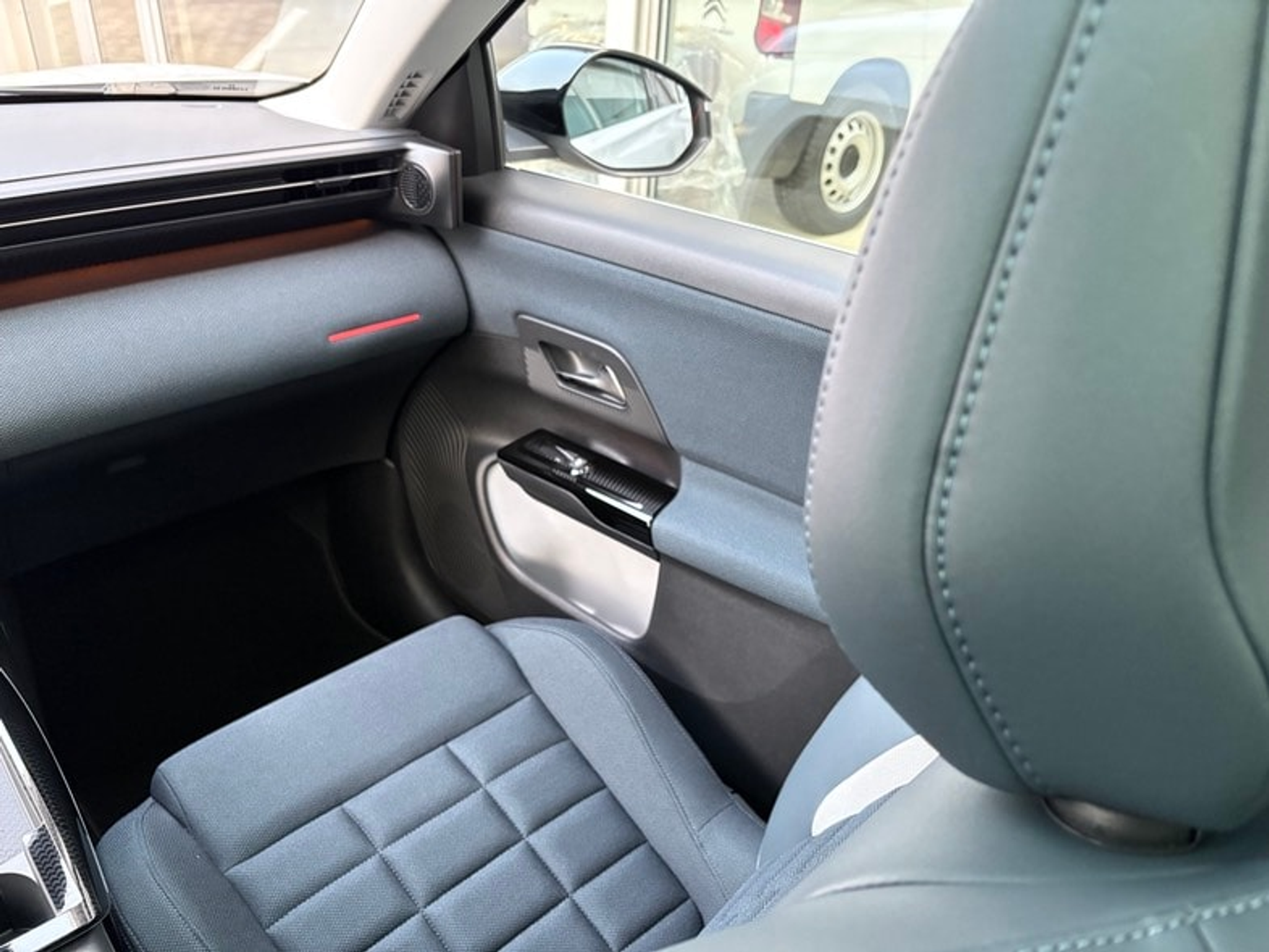 listing desktop thumbnail image 11