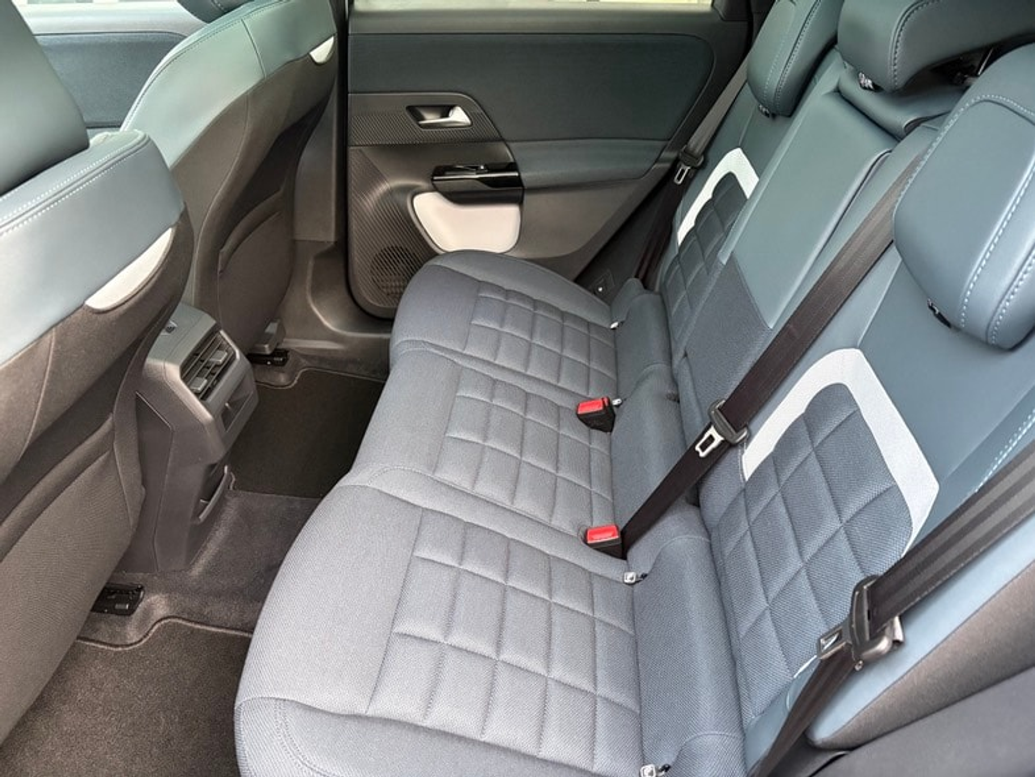 listing desktop thumbnail image 3