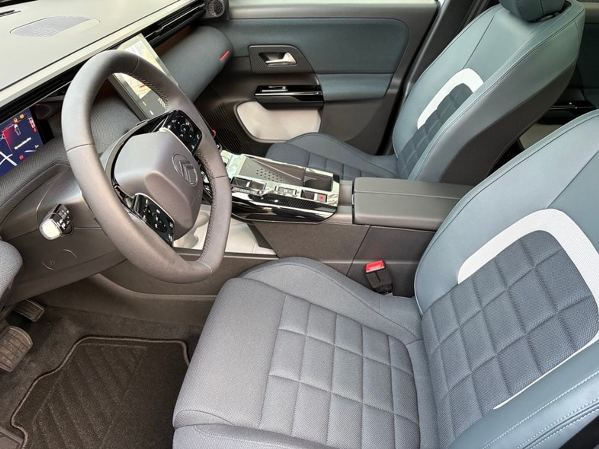 listing desktop thumbnail image 2