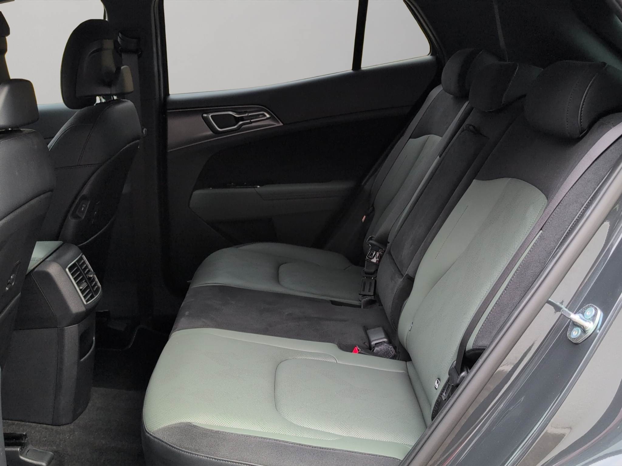 listing desktop thumbnail image 14