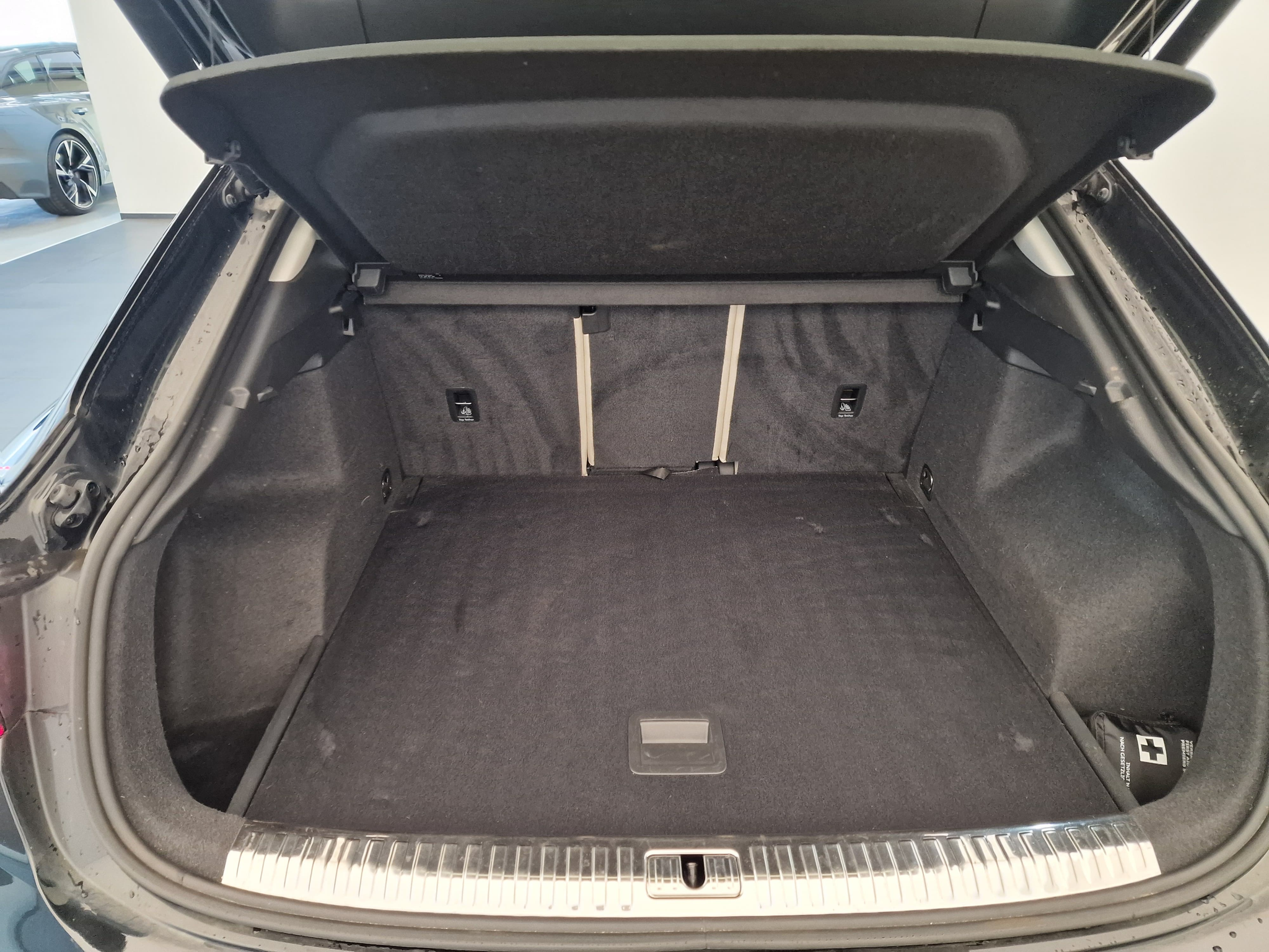 listing desktop thumbnail image 16