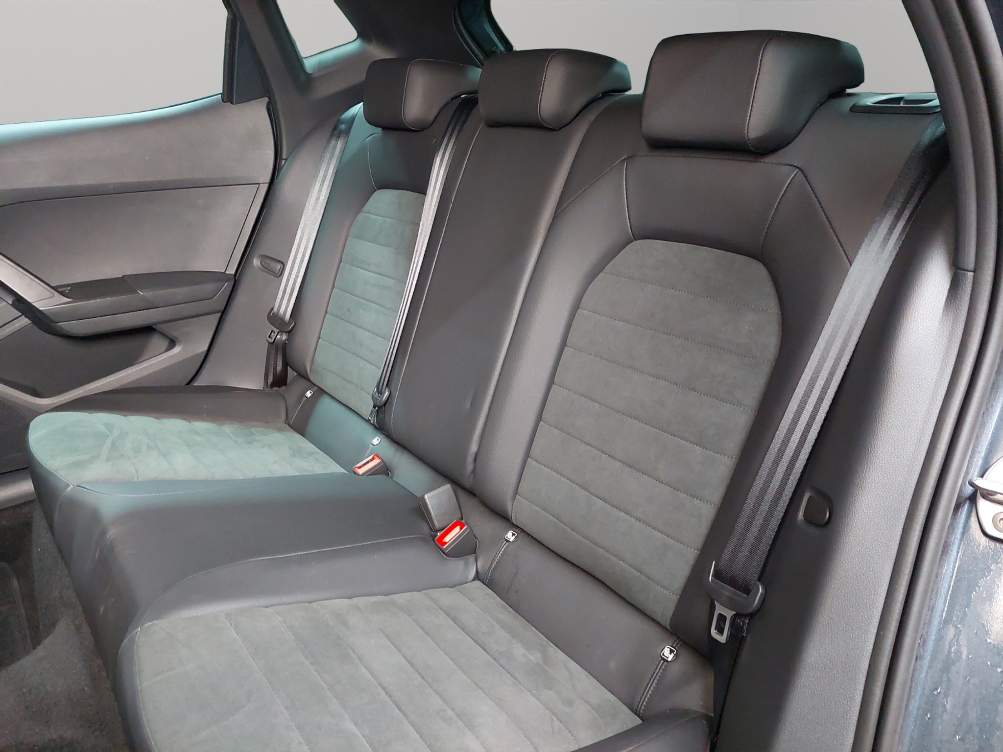 listing desktop thumbnail image 7