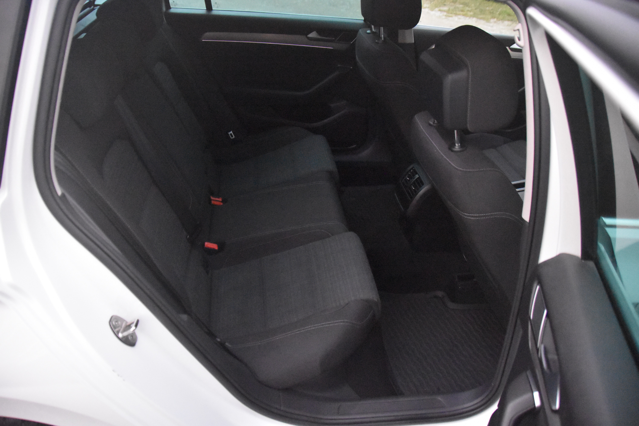 listing desktop thumbnail image 11