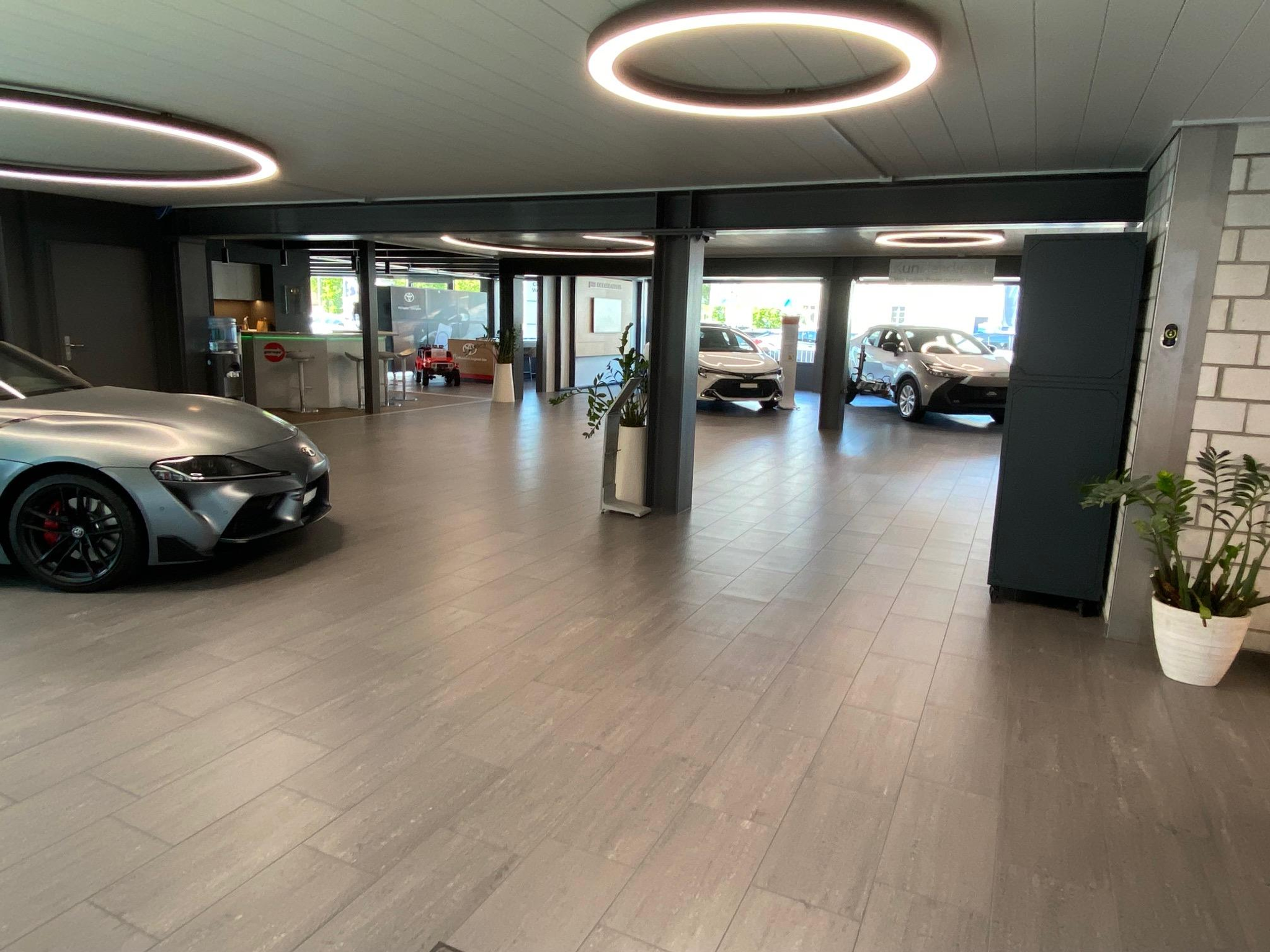 listing desktop thumbnail image 5