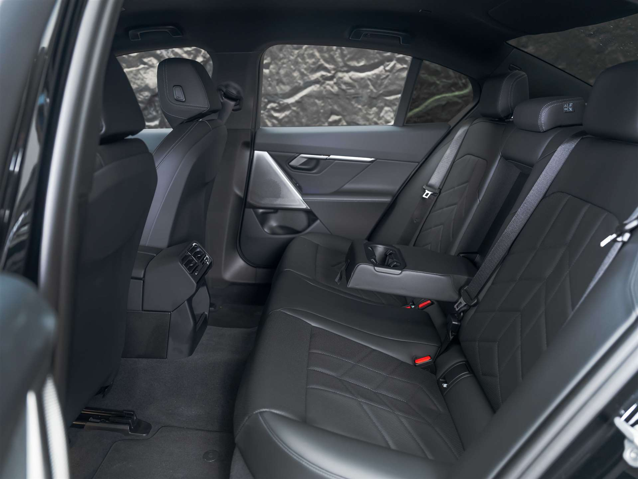 listing desktop thumbnail image 12