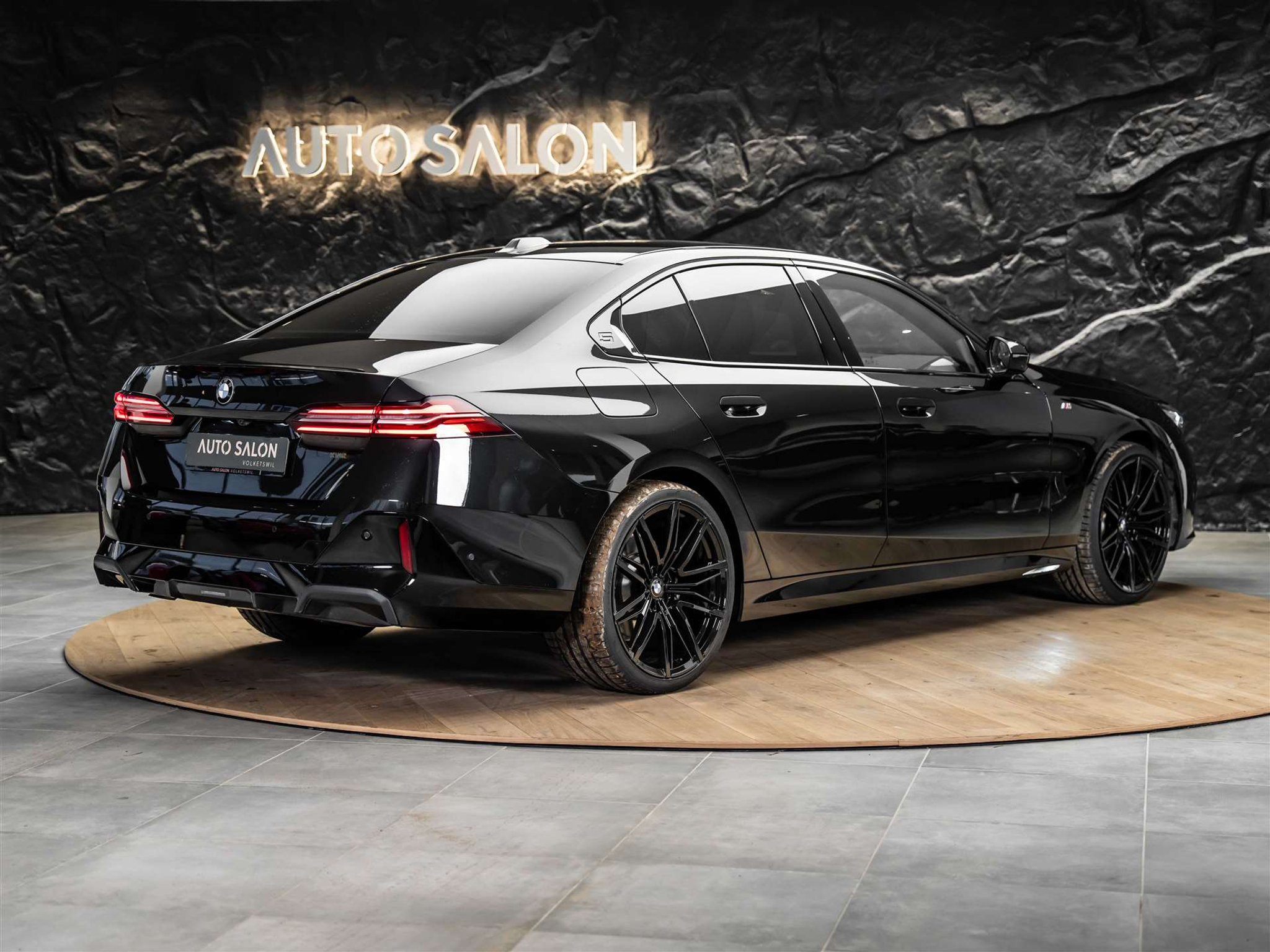 listing desktop thumbnail image 4