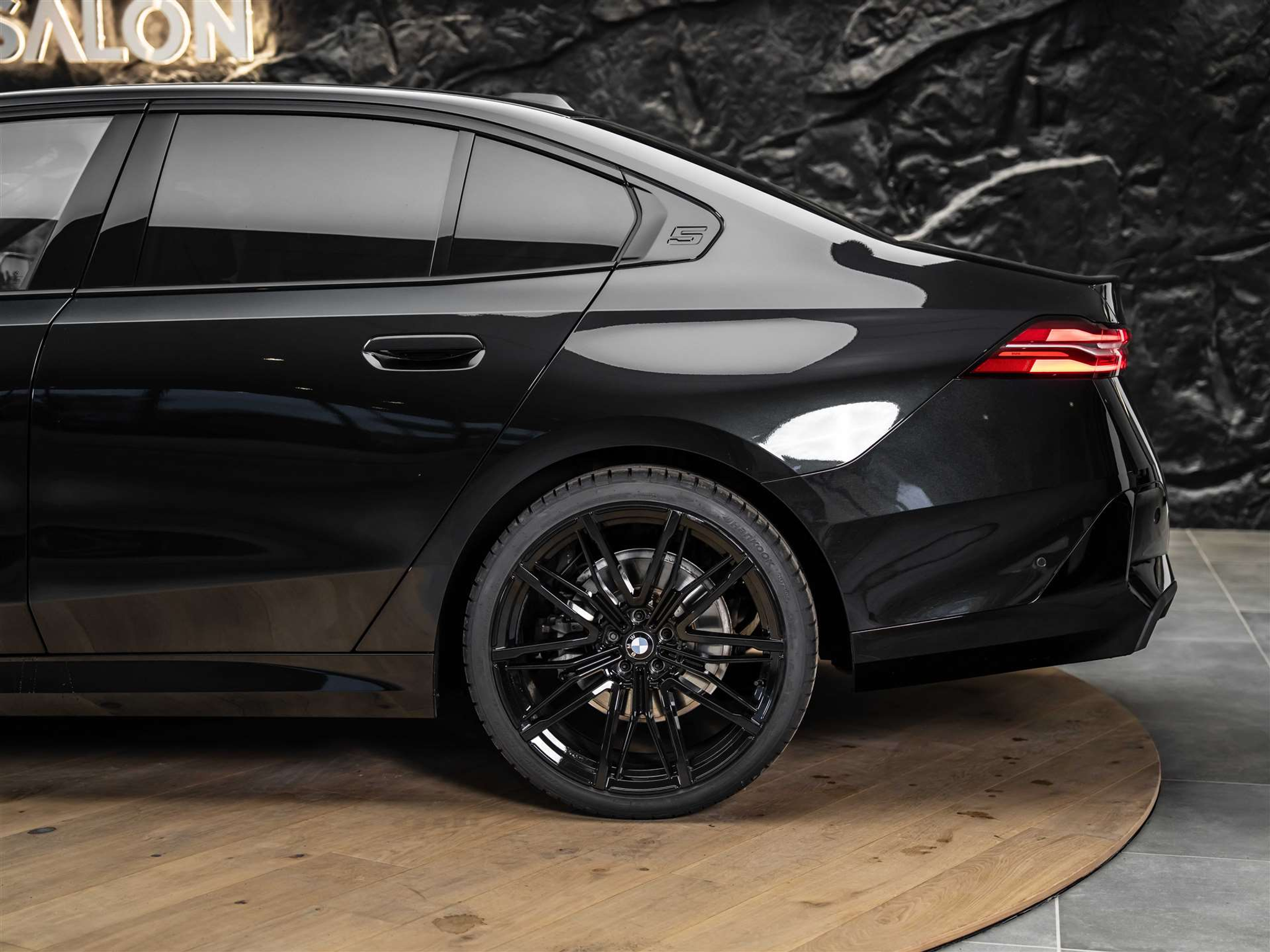 listing desktop thumbnail image 19