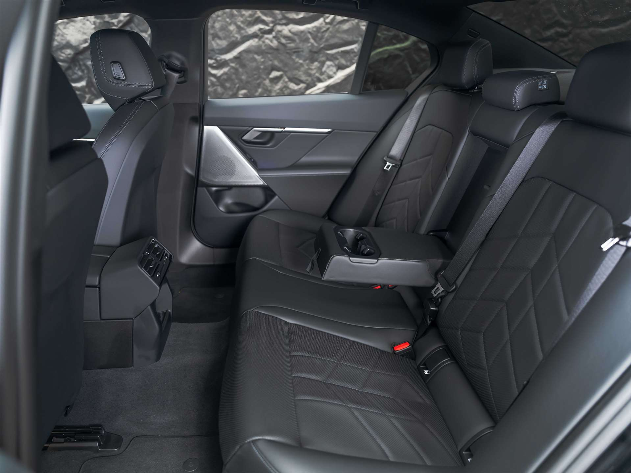 listing desktop thumbnail image 13