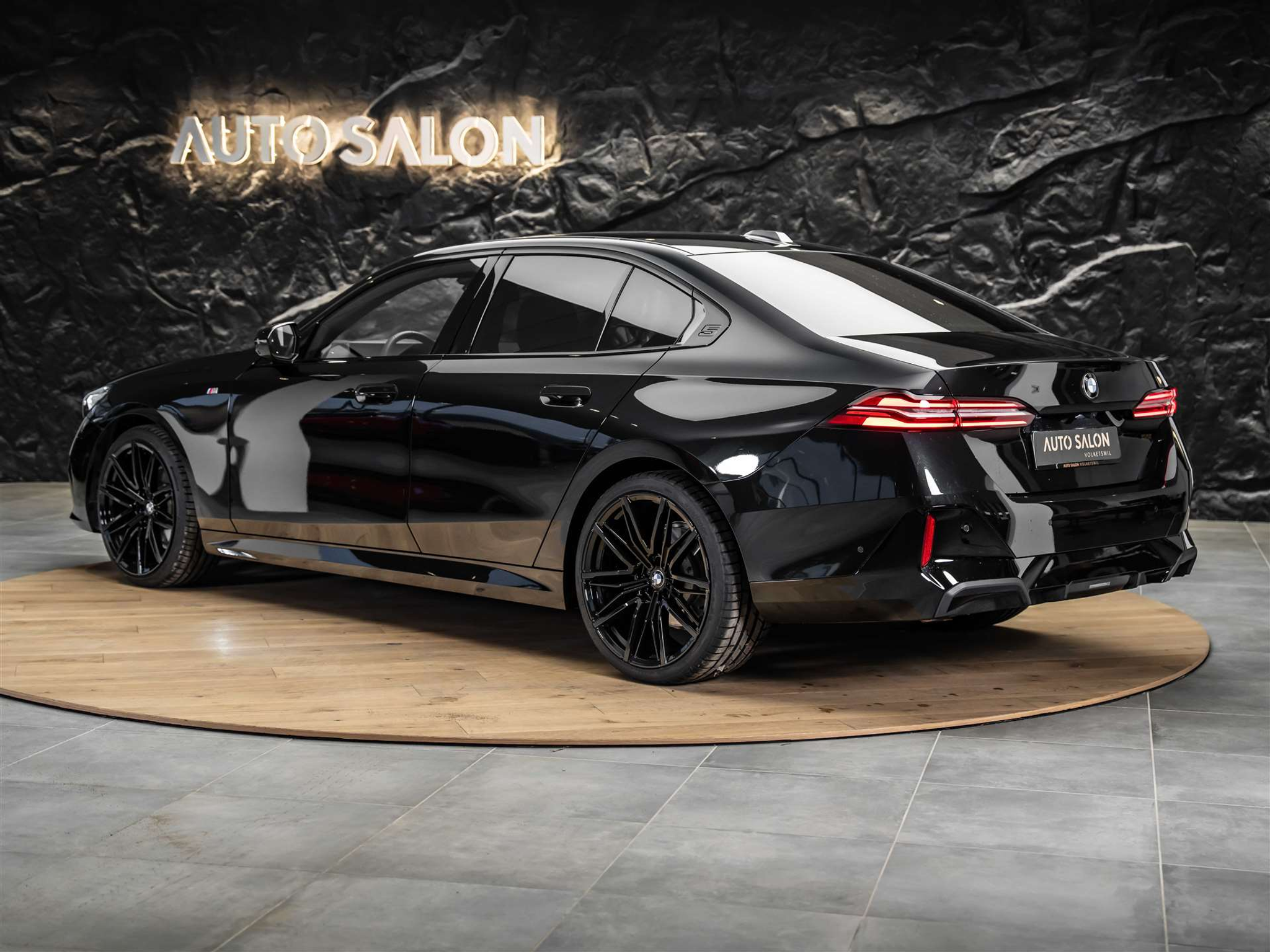 listing desktop thumbnail image 2