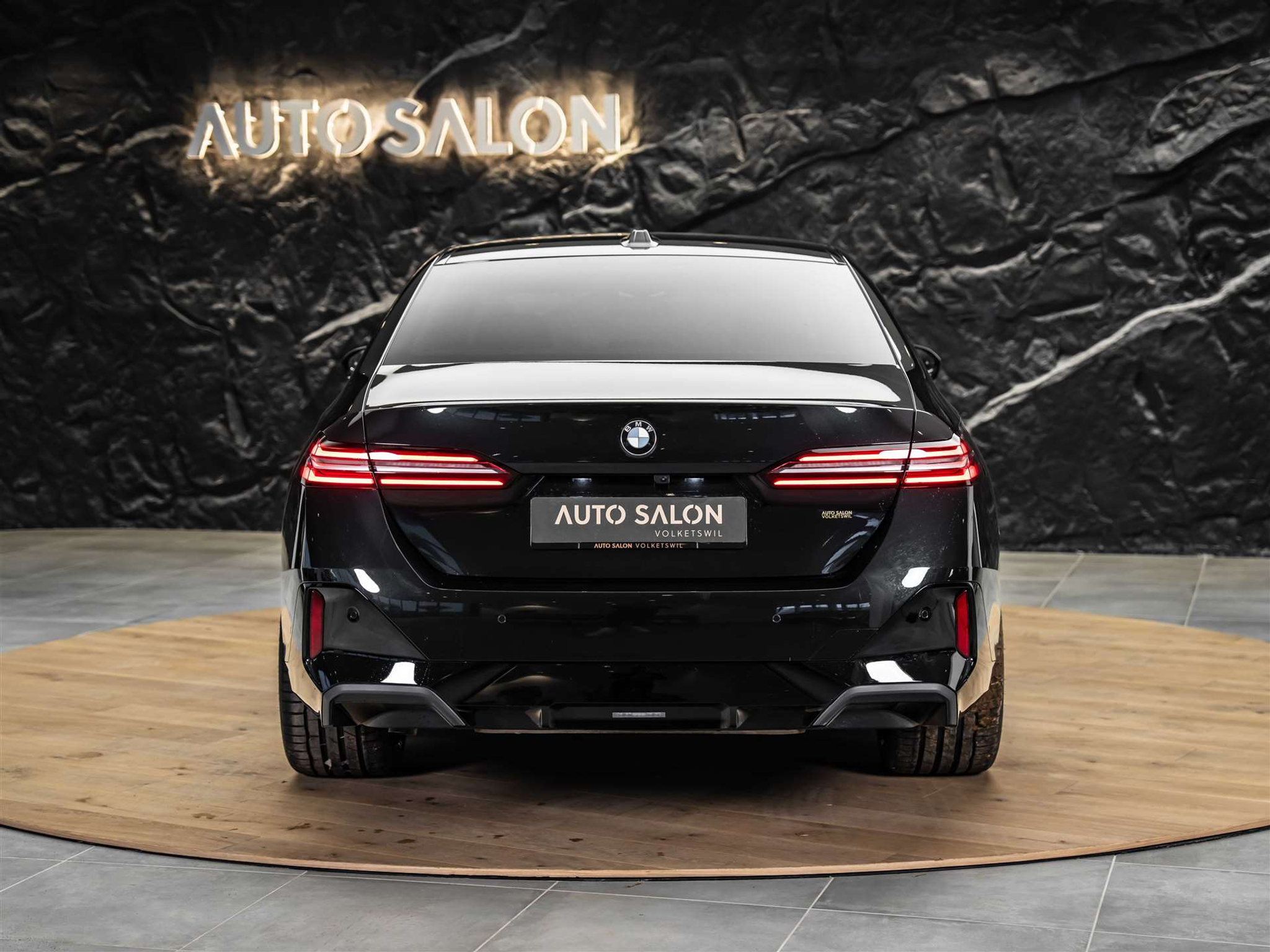 listing desktop thumbnail image 3