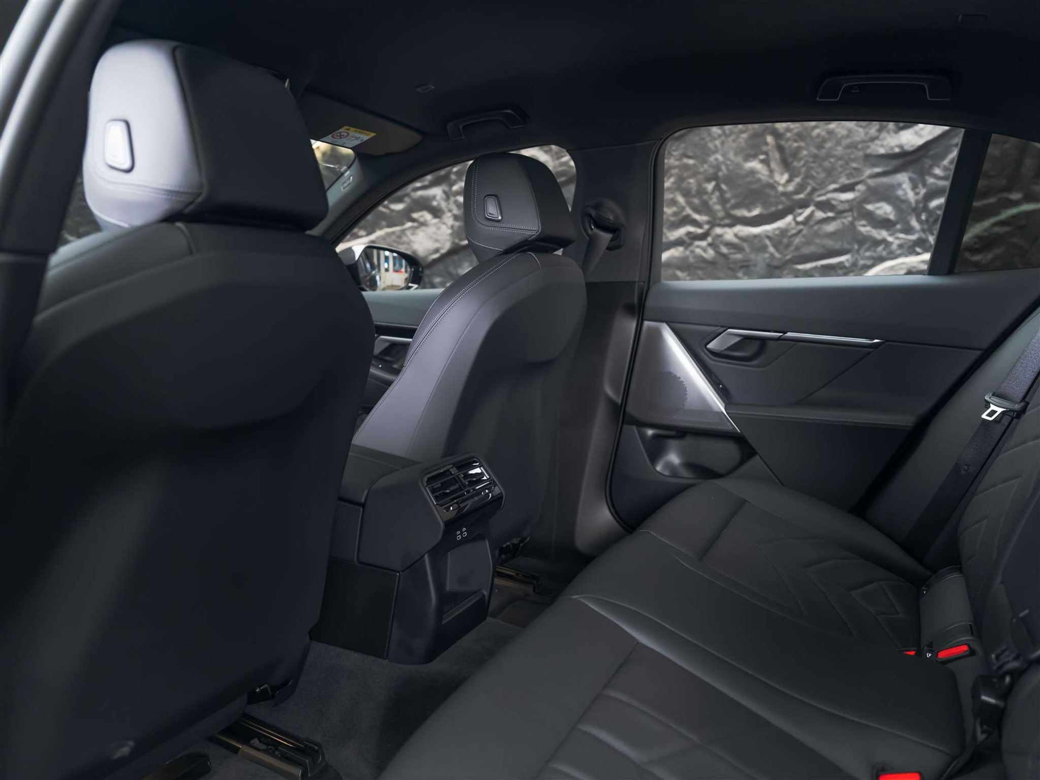 listing desktop thumbnail image 11