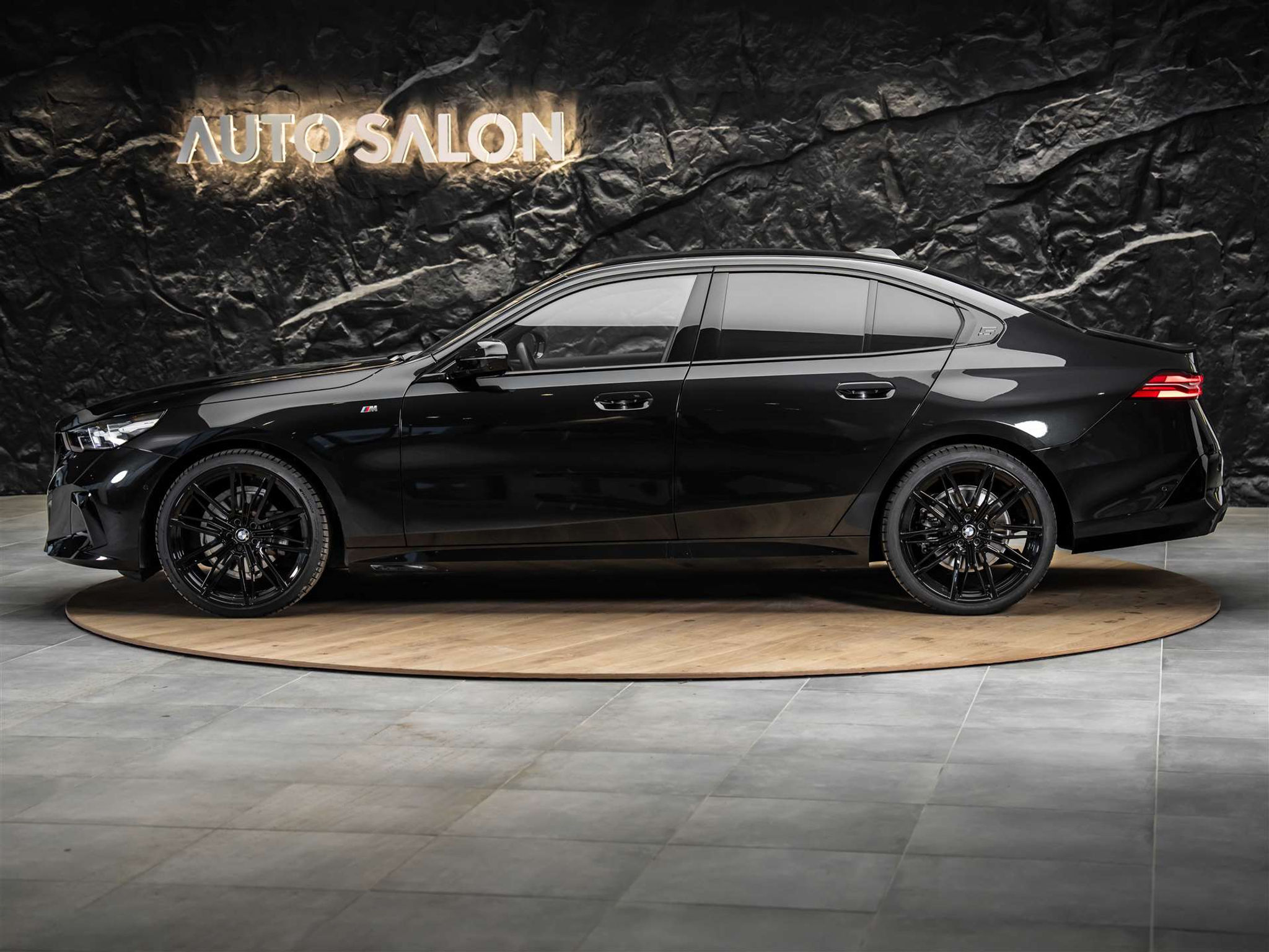 listing desktop thumbnail image 1