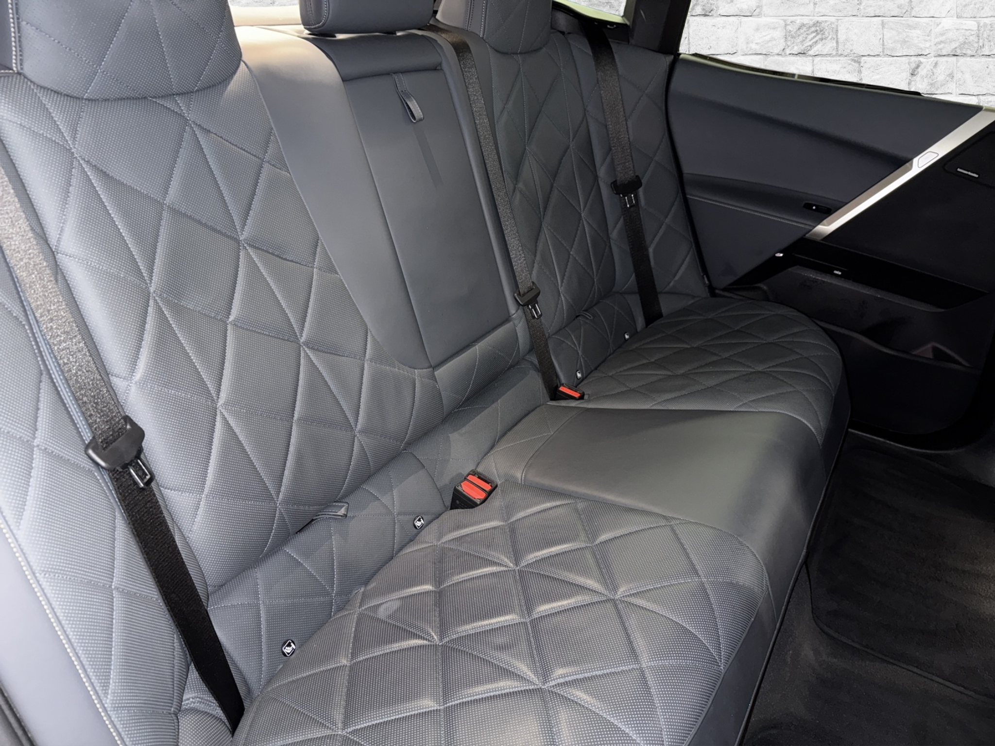 listing desktop thumbnail image 18