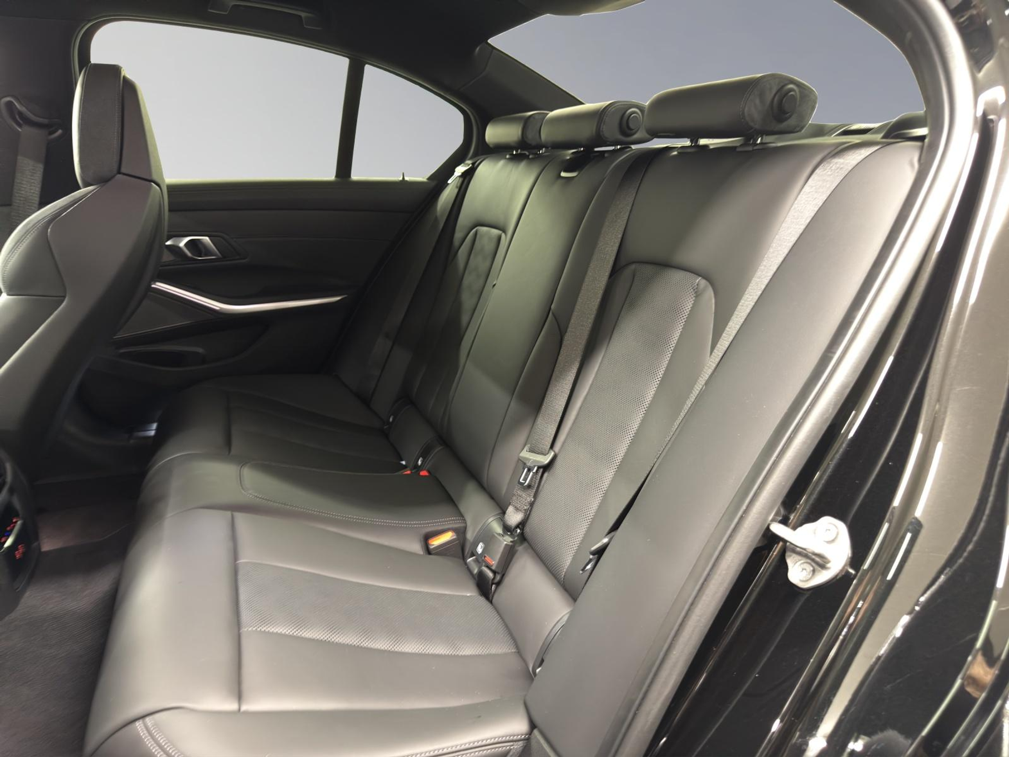 listing desktop thumbnail image 11