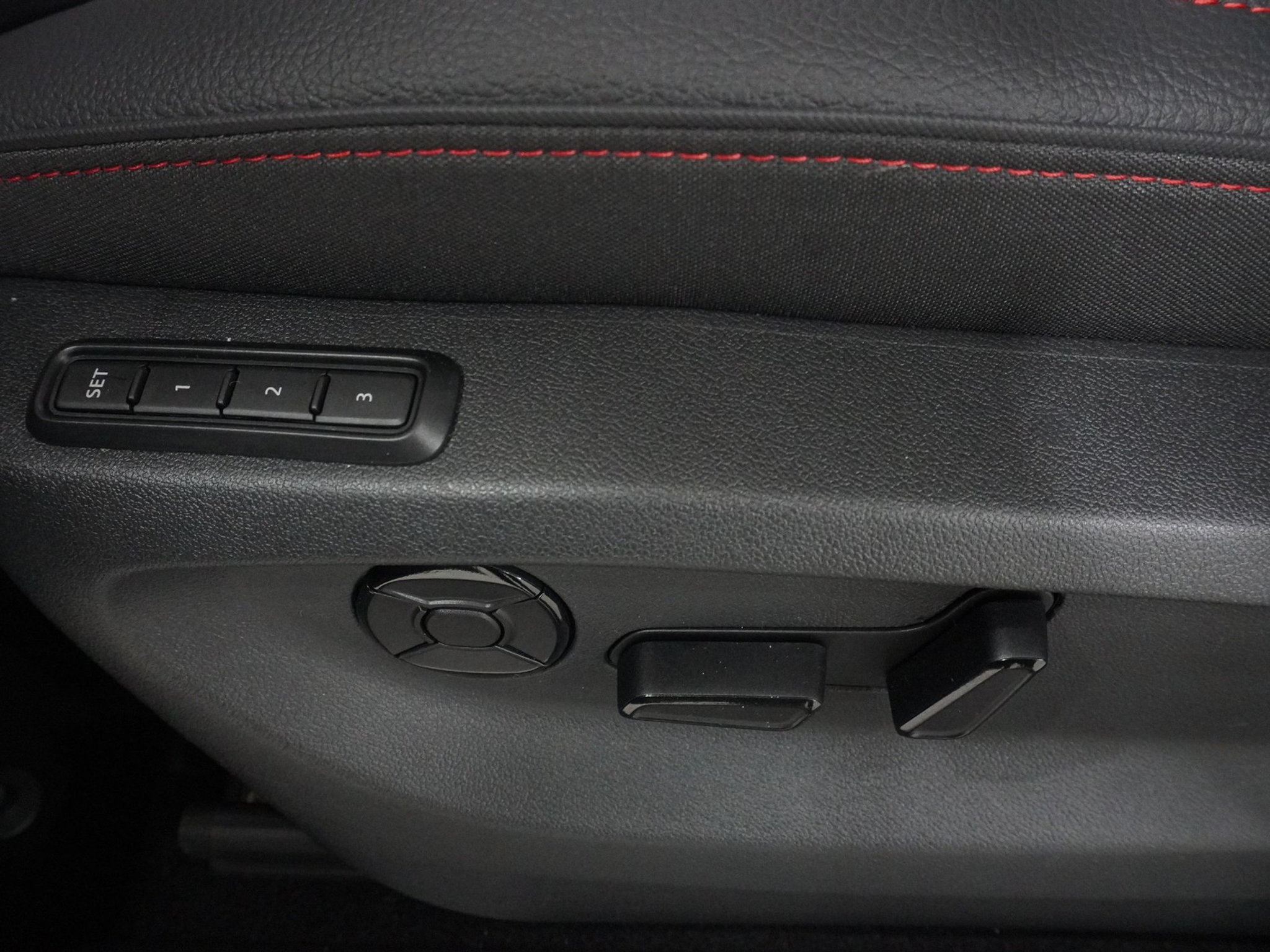 listing desktop thumbnail image 14