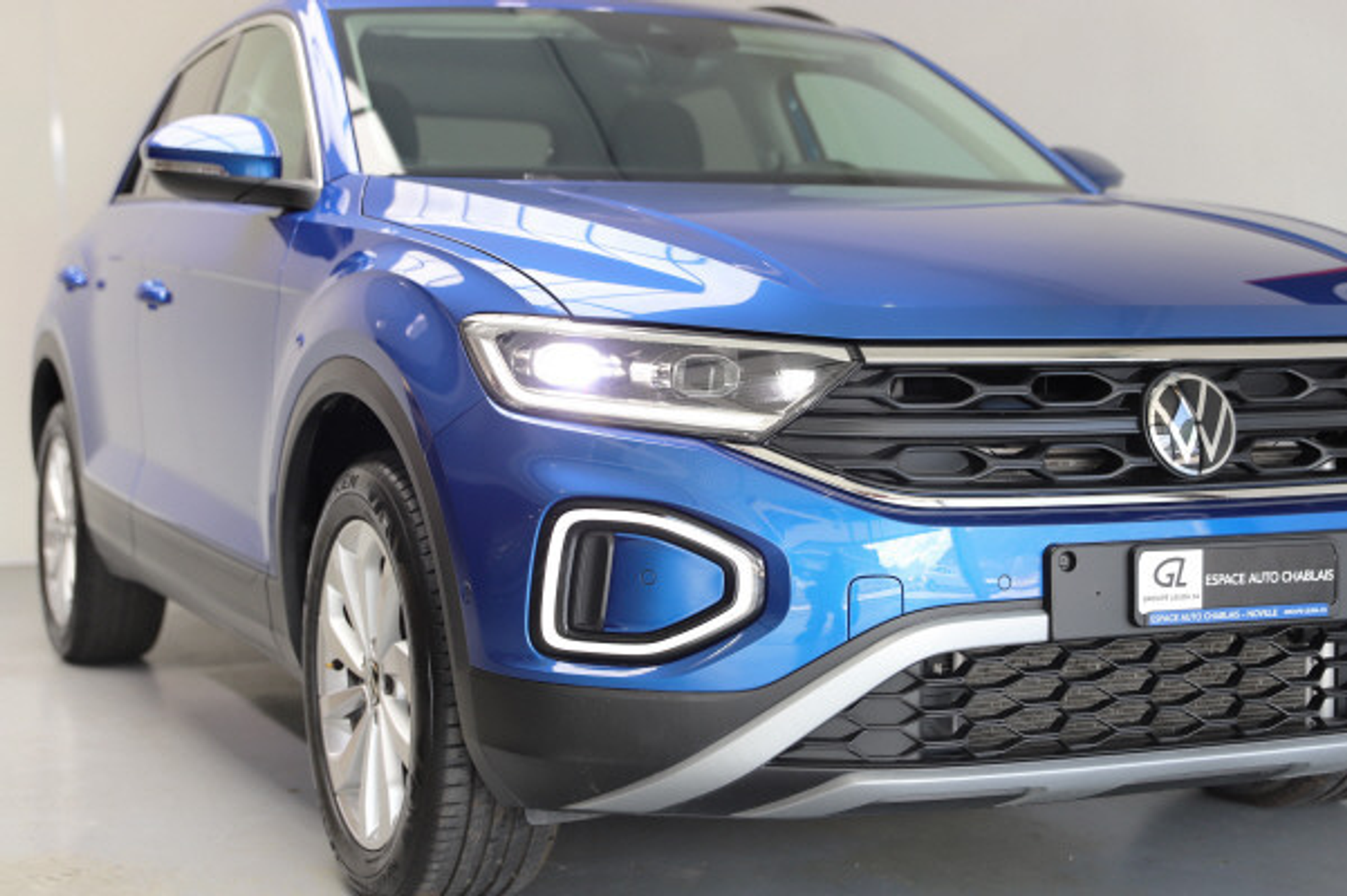 listing desktop thumbnail image 1