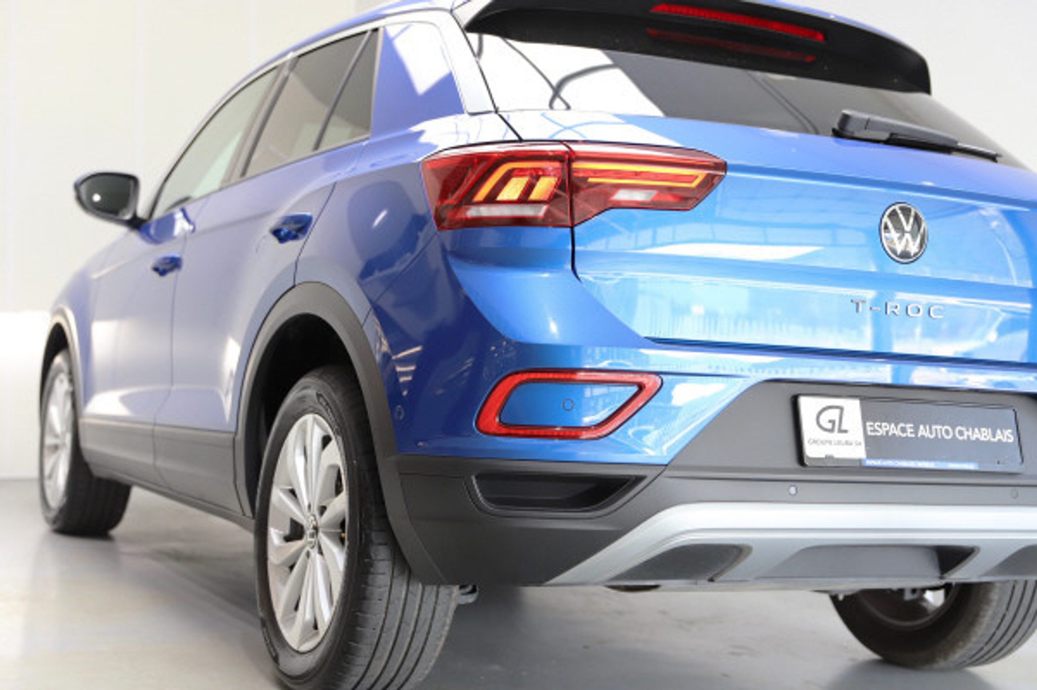 listing desktop thumbnail image 3