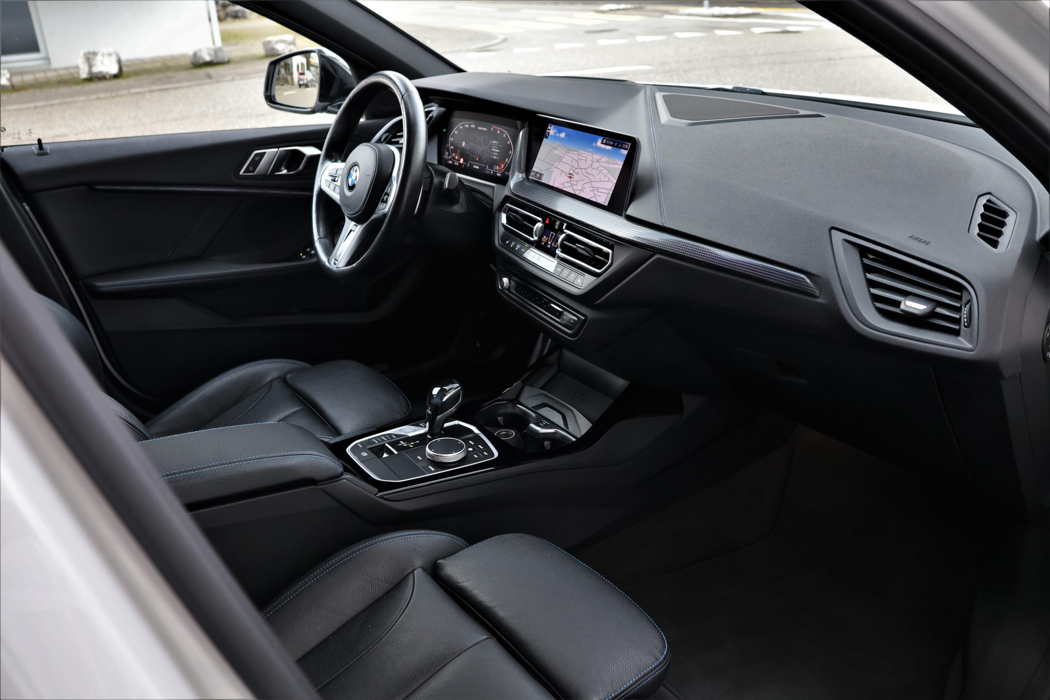 listing desktop thumbnail image 17