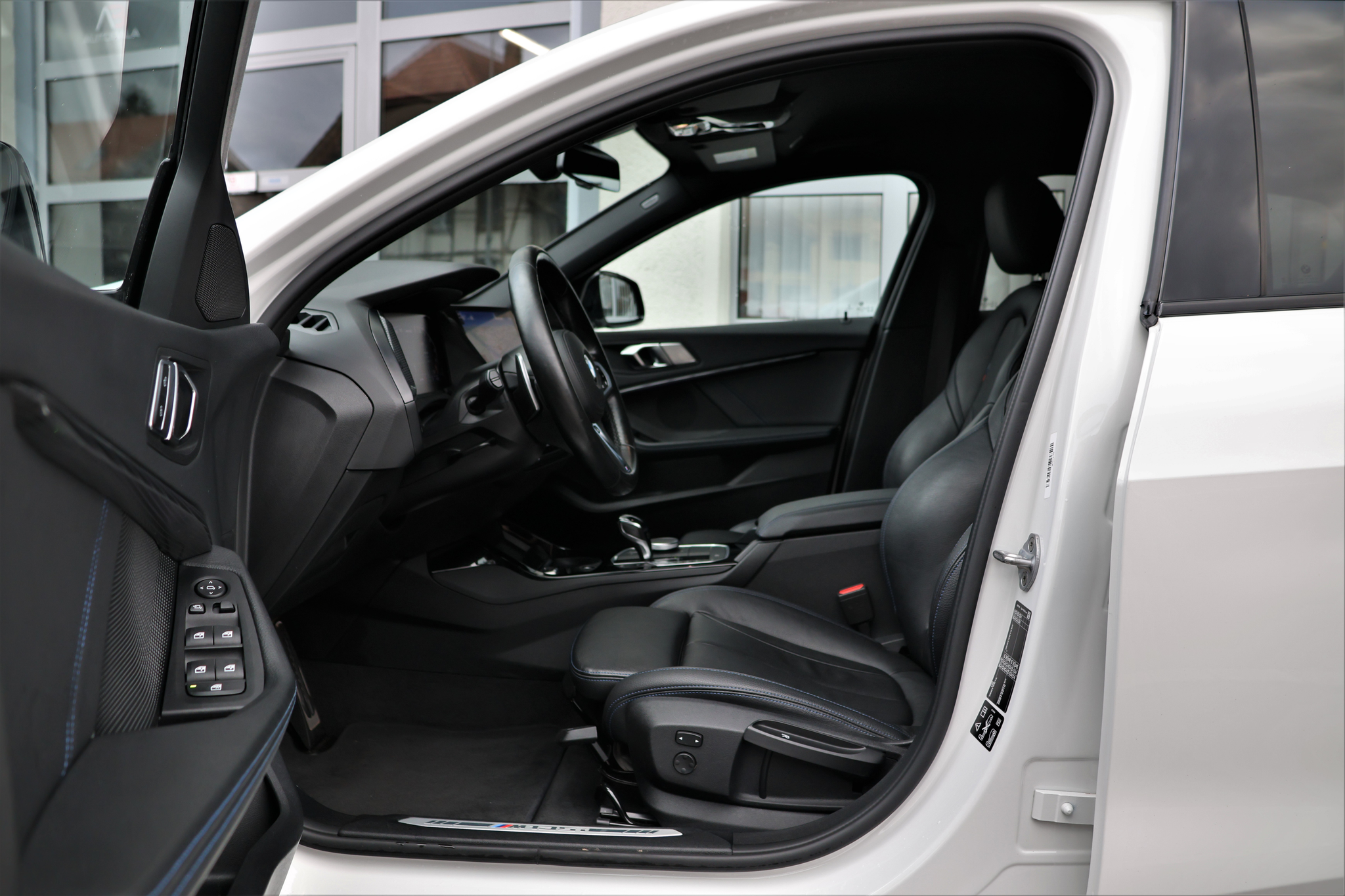 listing desktop thumbnail image 8