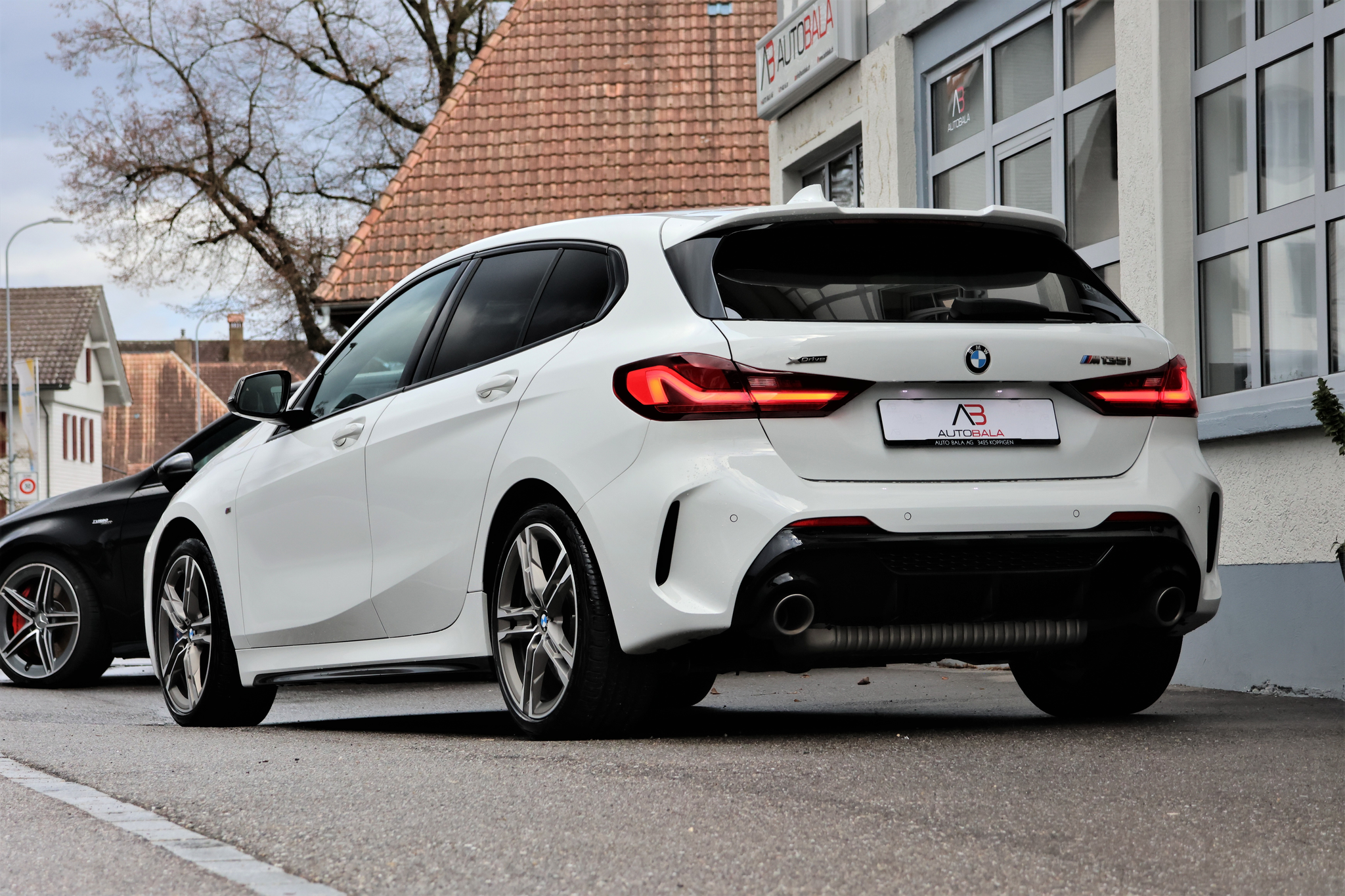 listing desktop thumbnail image 2