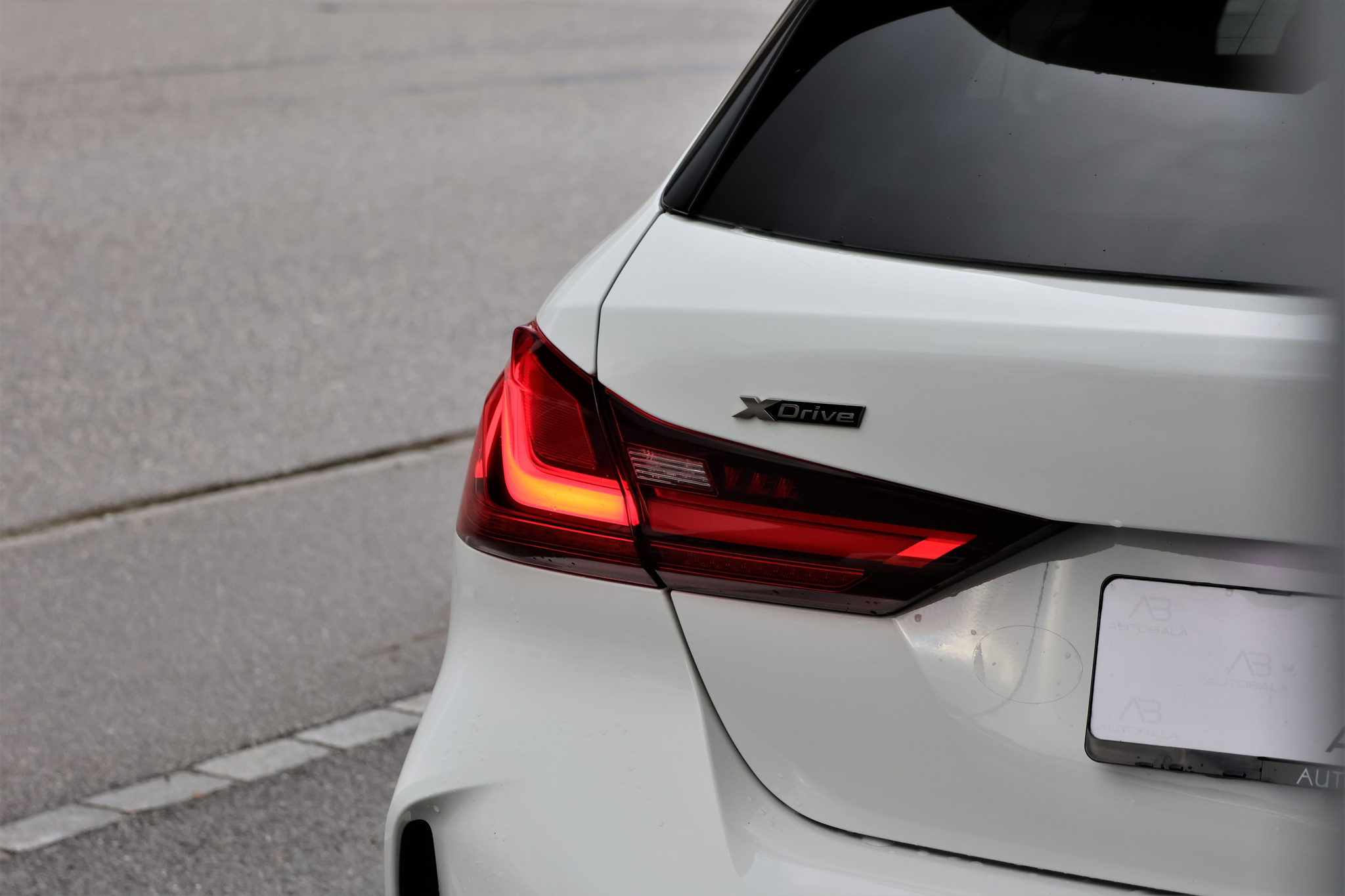 listing desktop thumbnail image 4