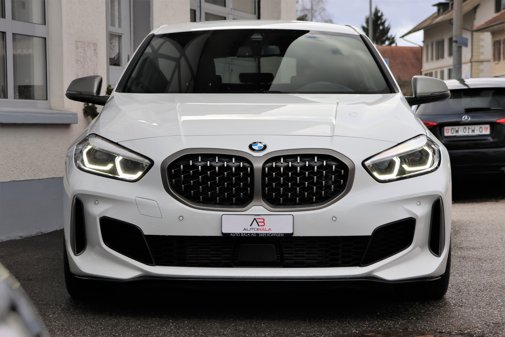 listing desktop thumbnail image 1