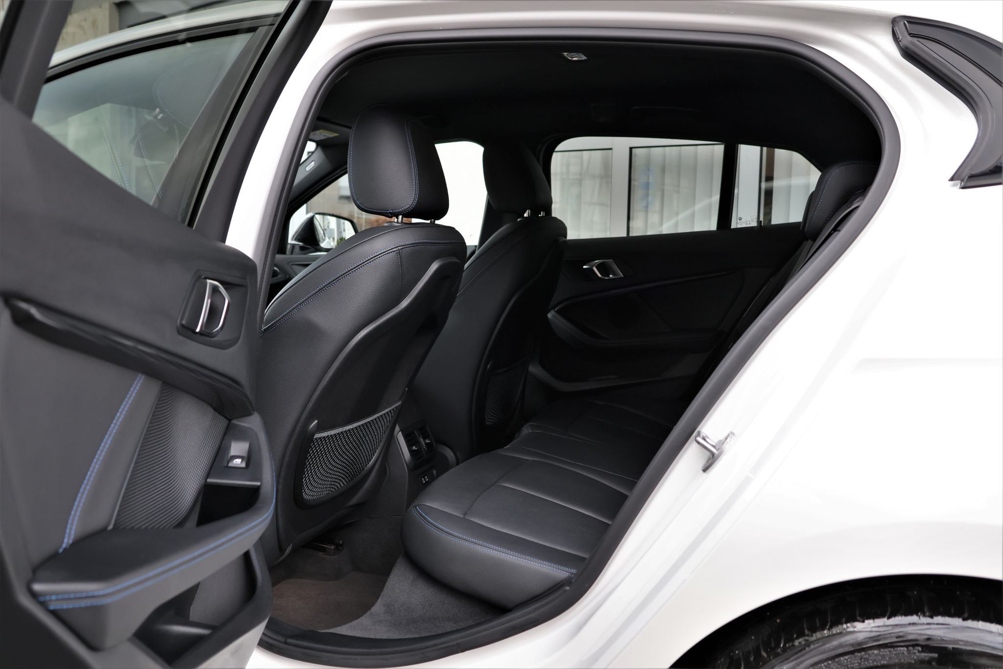 listing desktop thumbnail image 11