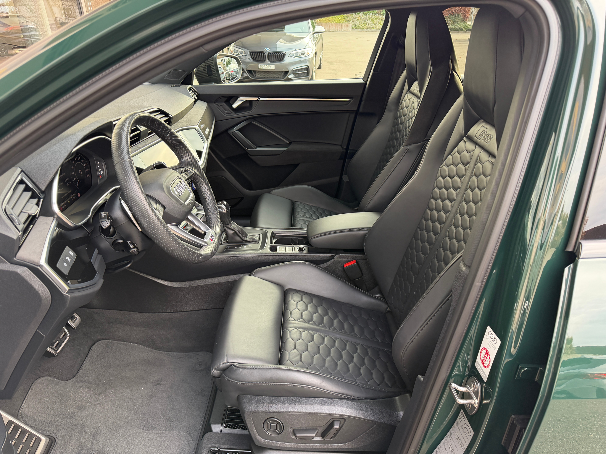 listing desktop thumbnail image 9