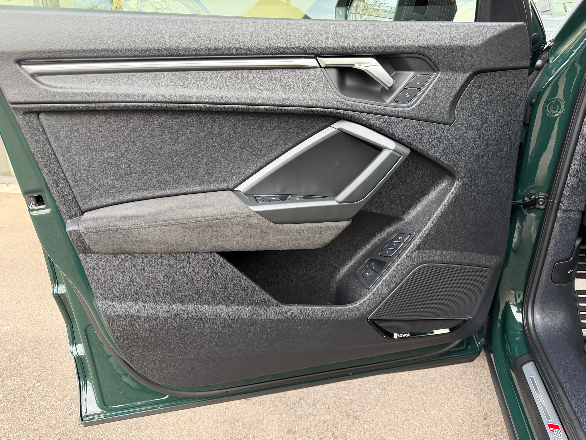 listing desktop thumbnail image 11