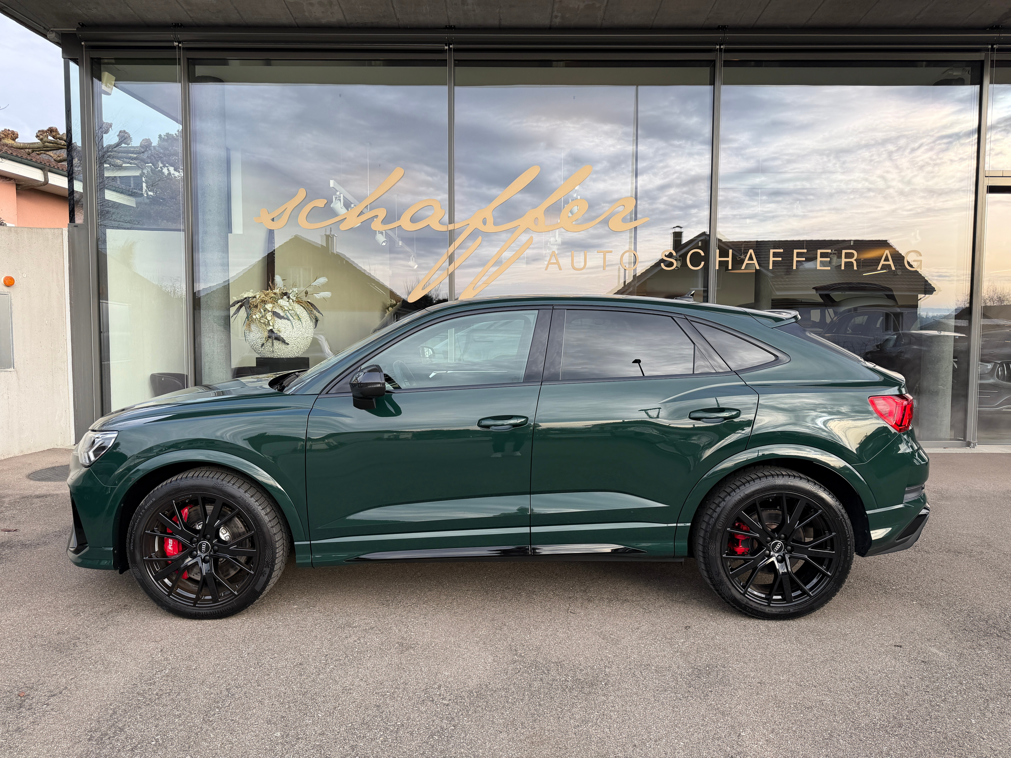 listing desktop thumbnail image 4