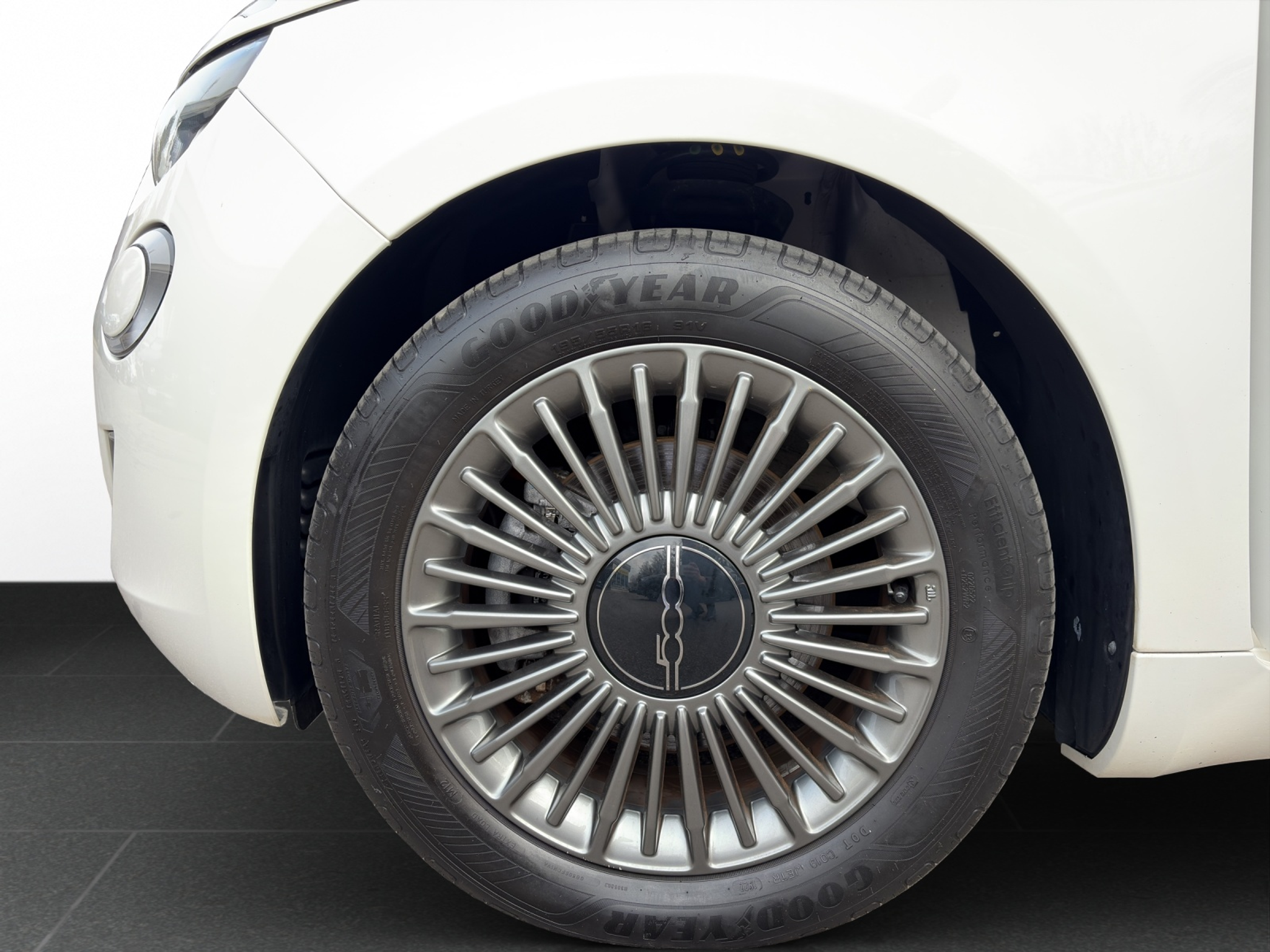 listing desktop thumbnail image 3